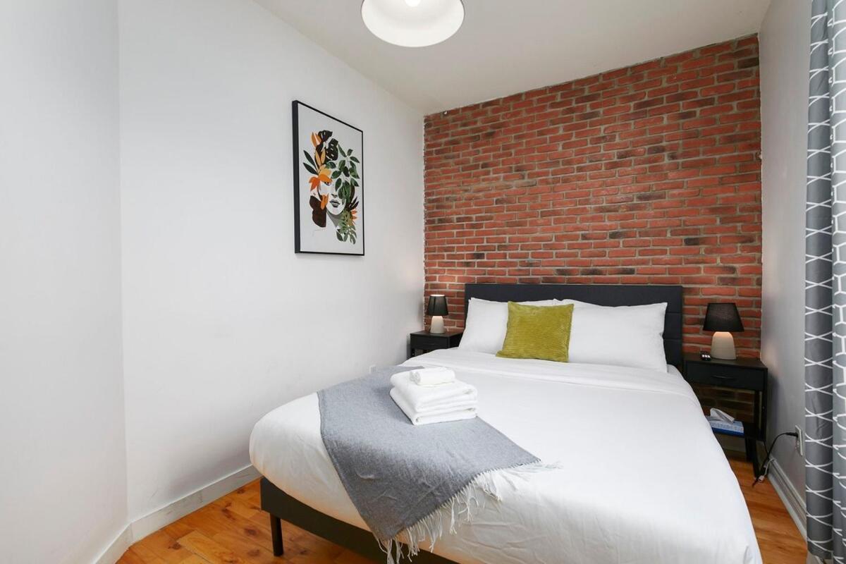 Fabulous In Premium Location Apartment *