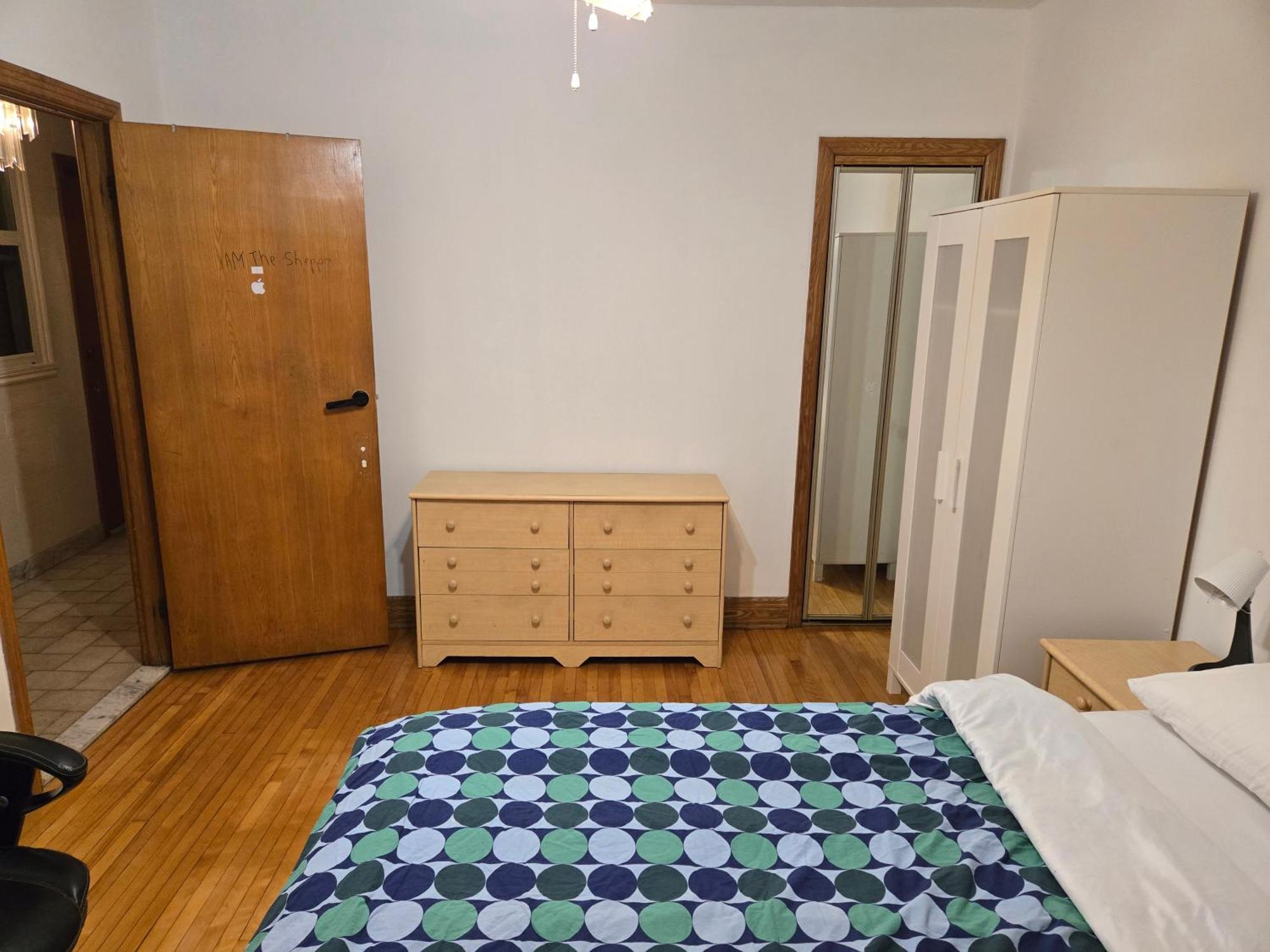 Bright Near Metro Monk Station With Self Check-in Montreal