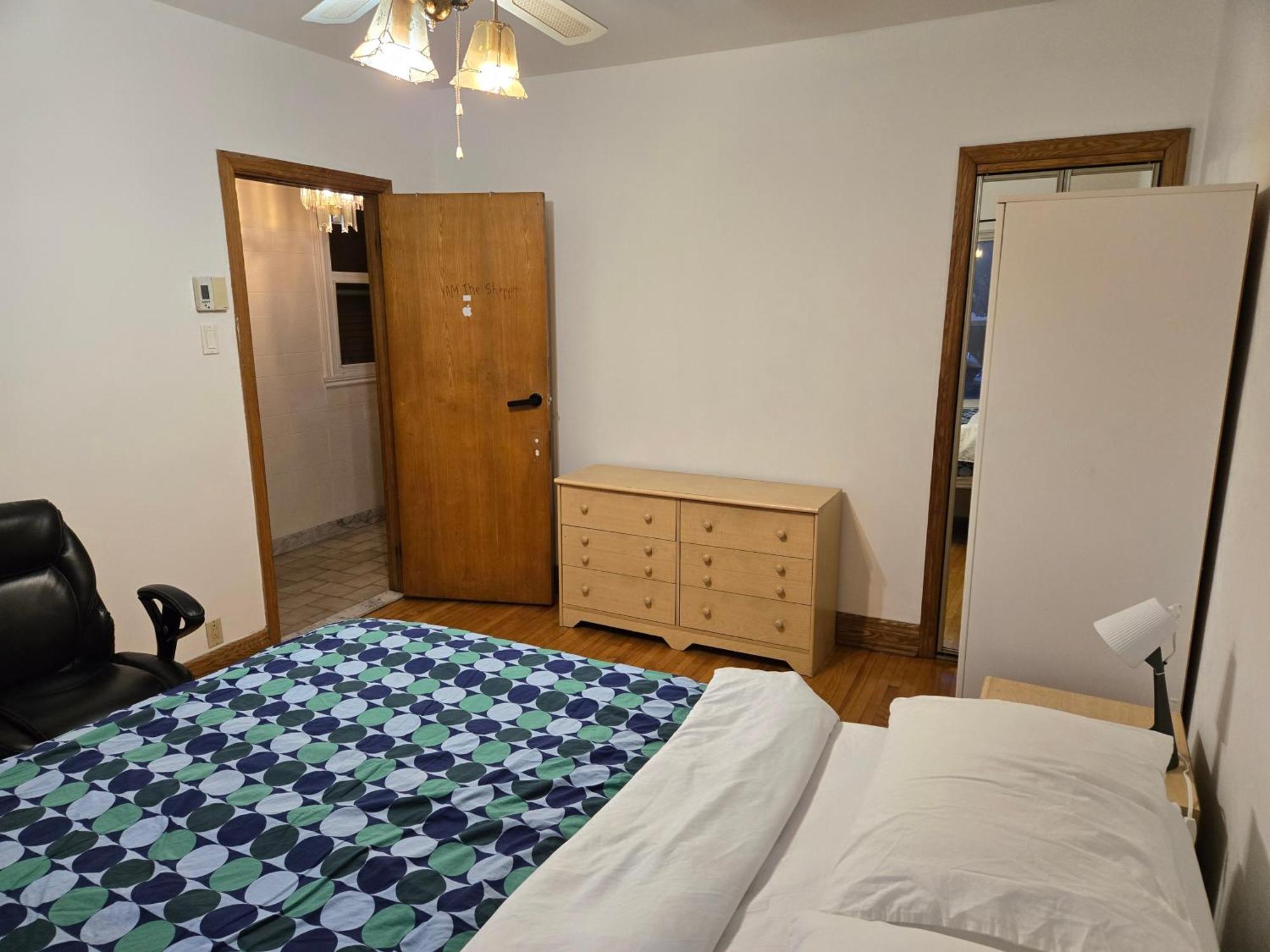 Bright Near Metro Monk Station With Self Check-in Guest house