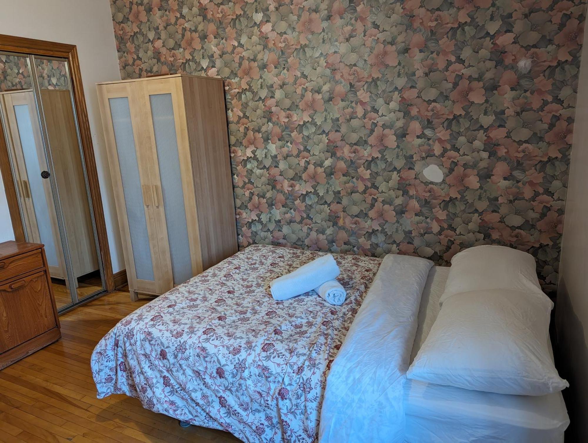 Bright Near Metro Monk Station With Self Check-in Guest house Montreal