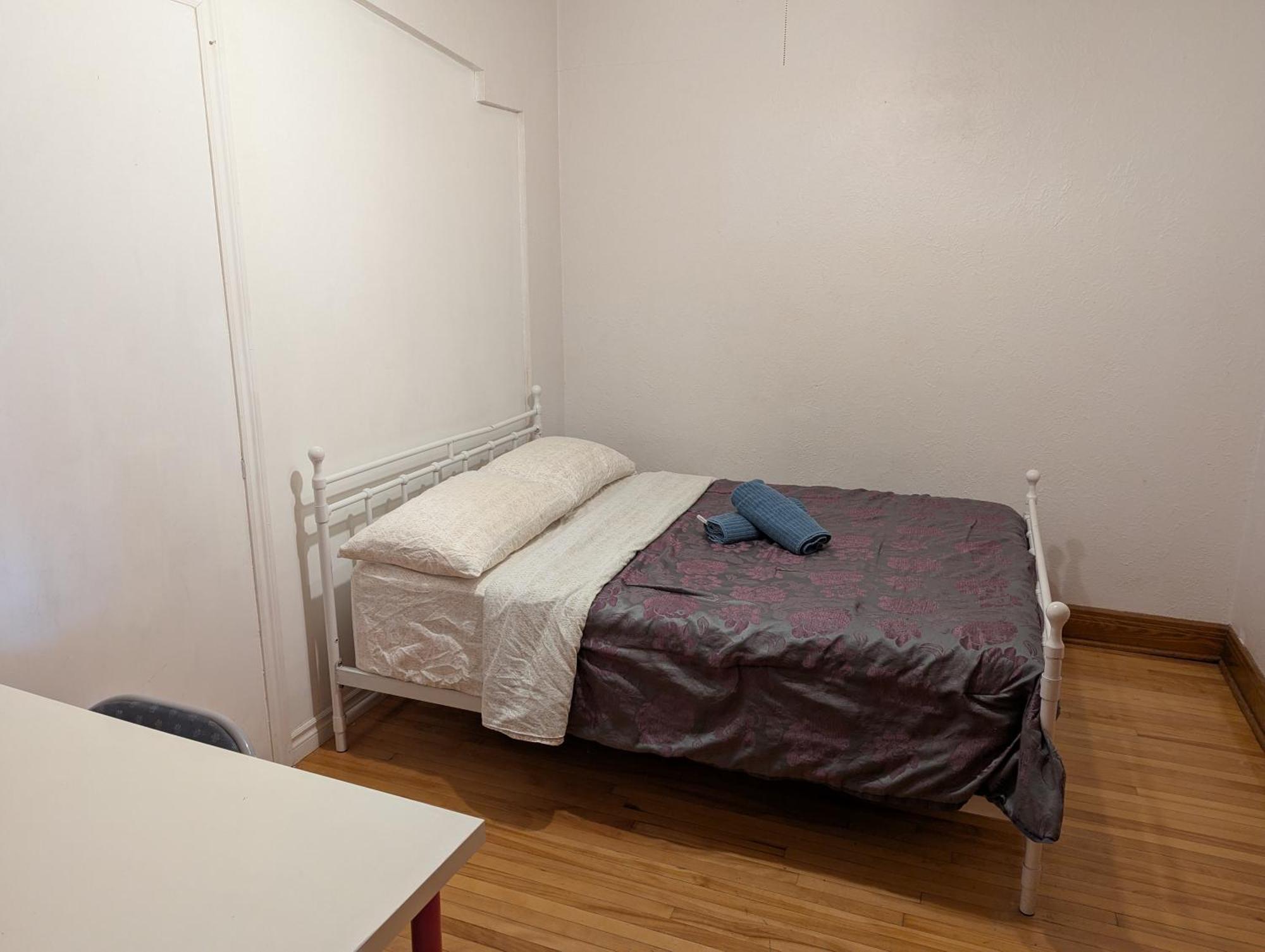 Bright Near Metro Monk Station With Self Check-in *