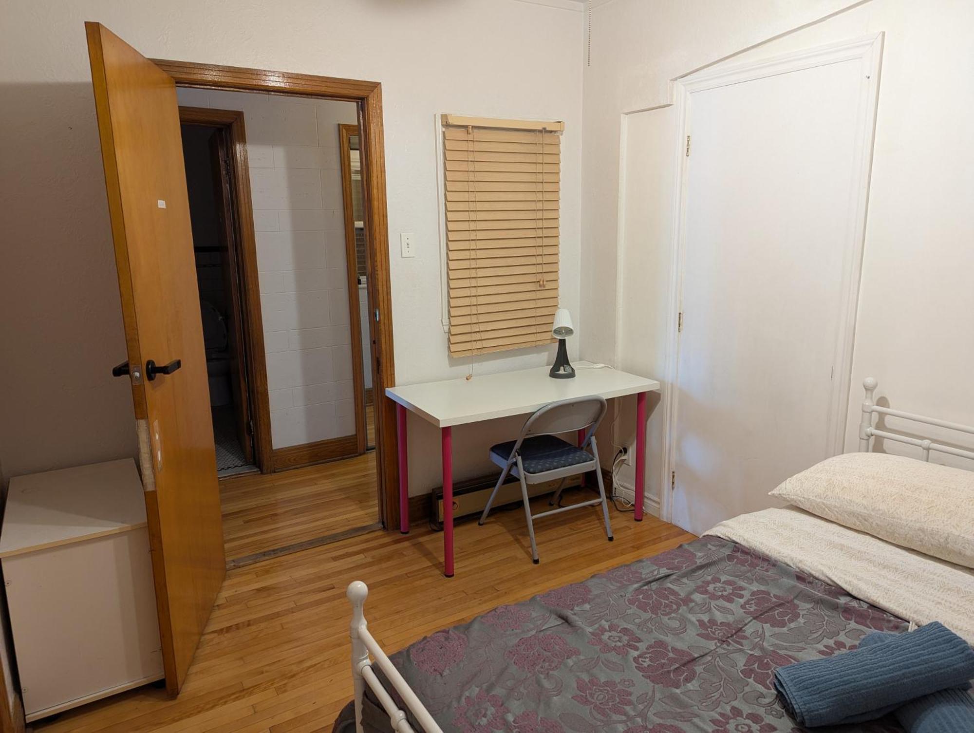 Guest house Bright Near Metro Monk Station With Self Check-in Montreal