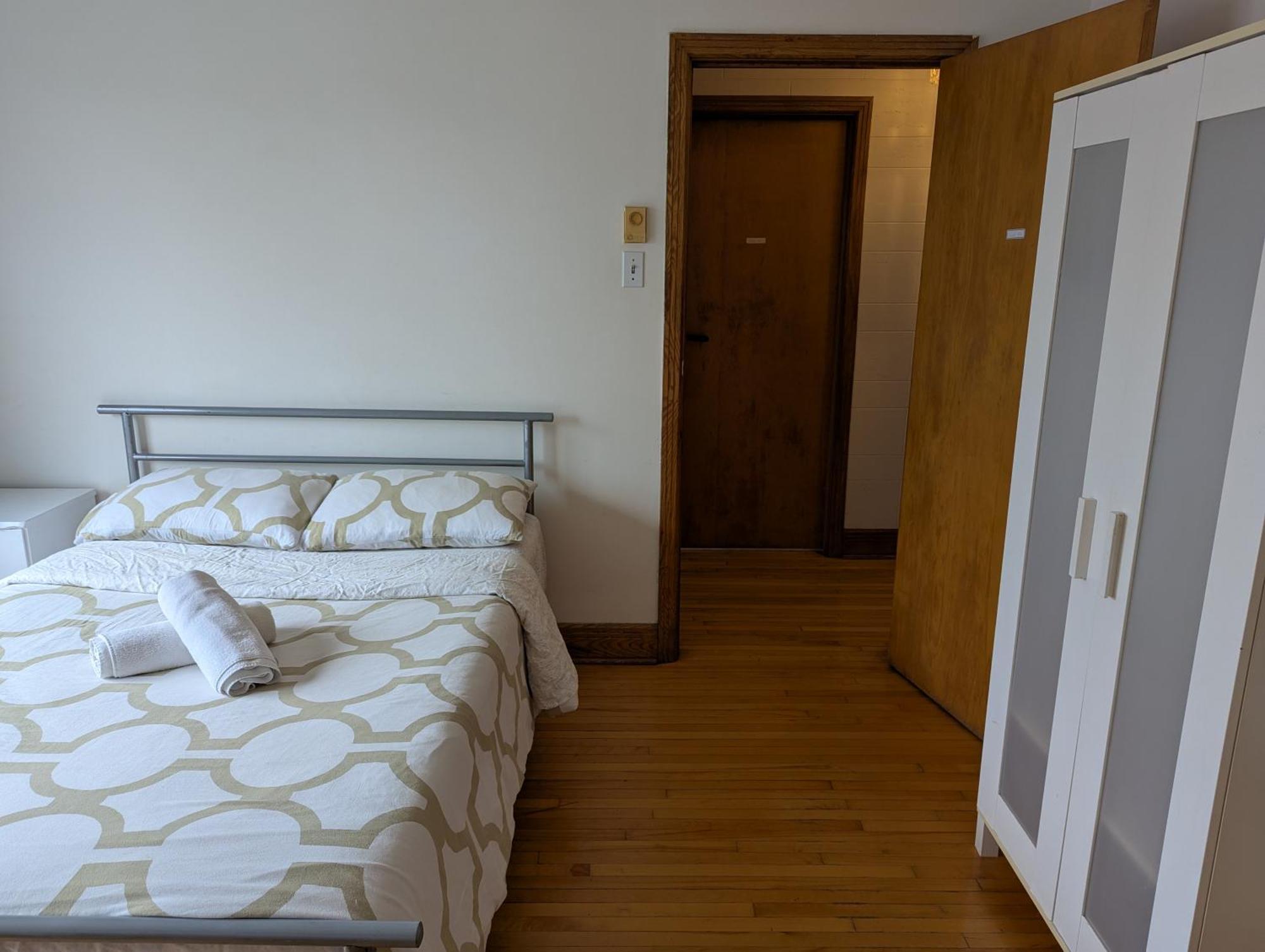 Guest house Bright Near Metro Monk Station With Self Check-in Montreal
