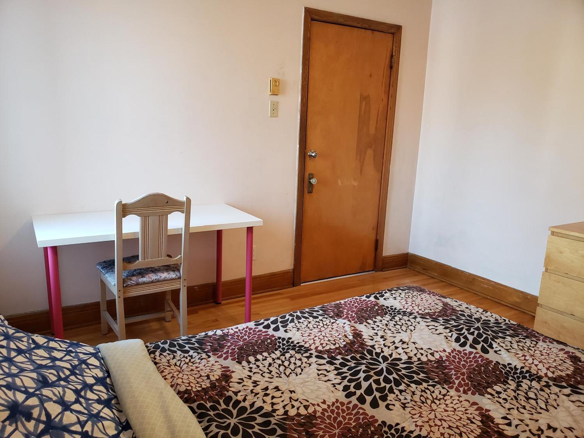 Bright Near Metro Monk Station With Self Check-in * Montreal