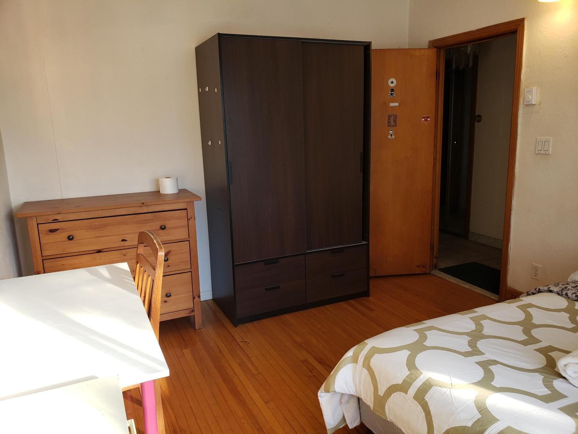 Bright Near Metro Monk Station With Self Check-in * Montreal