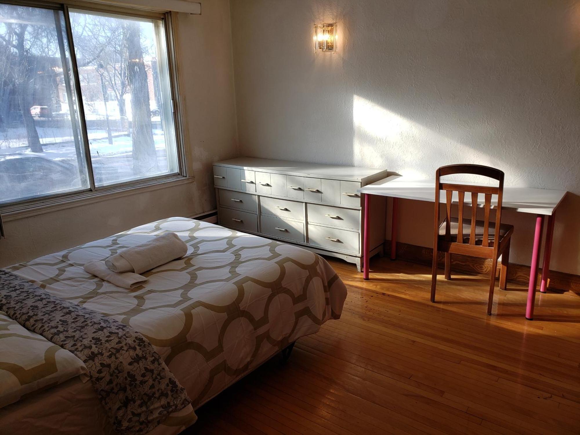 Bright Near Metro Monk Station With Self Check-in Guest house
