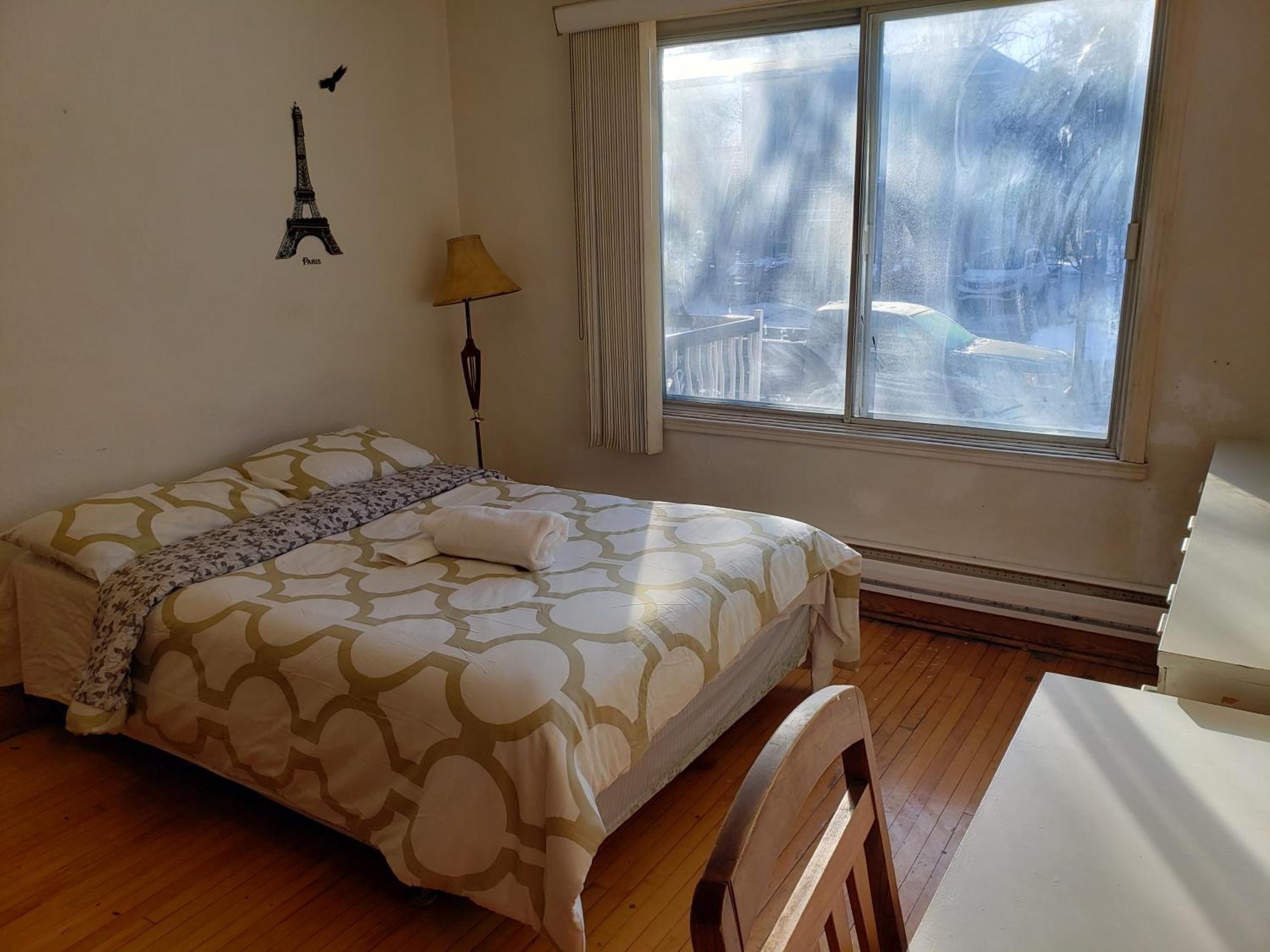 Bright Near Metro Monk Station With Self Check-in Guest house Montreal