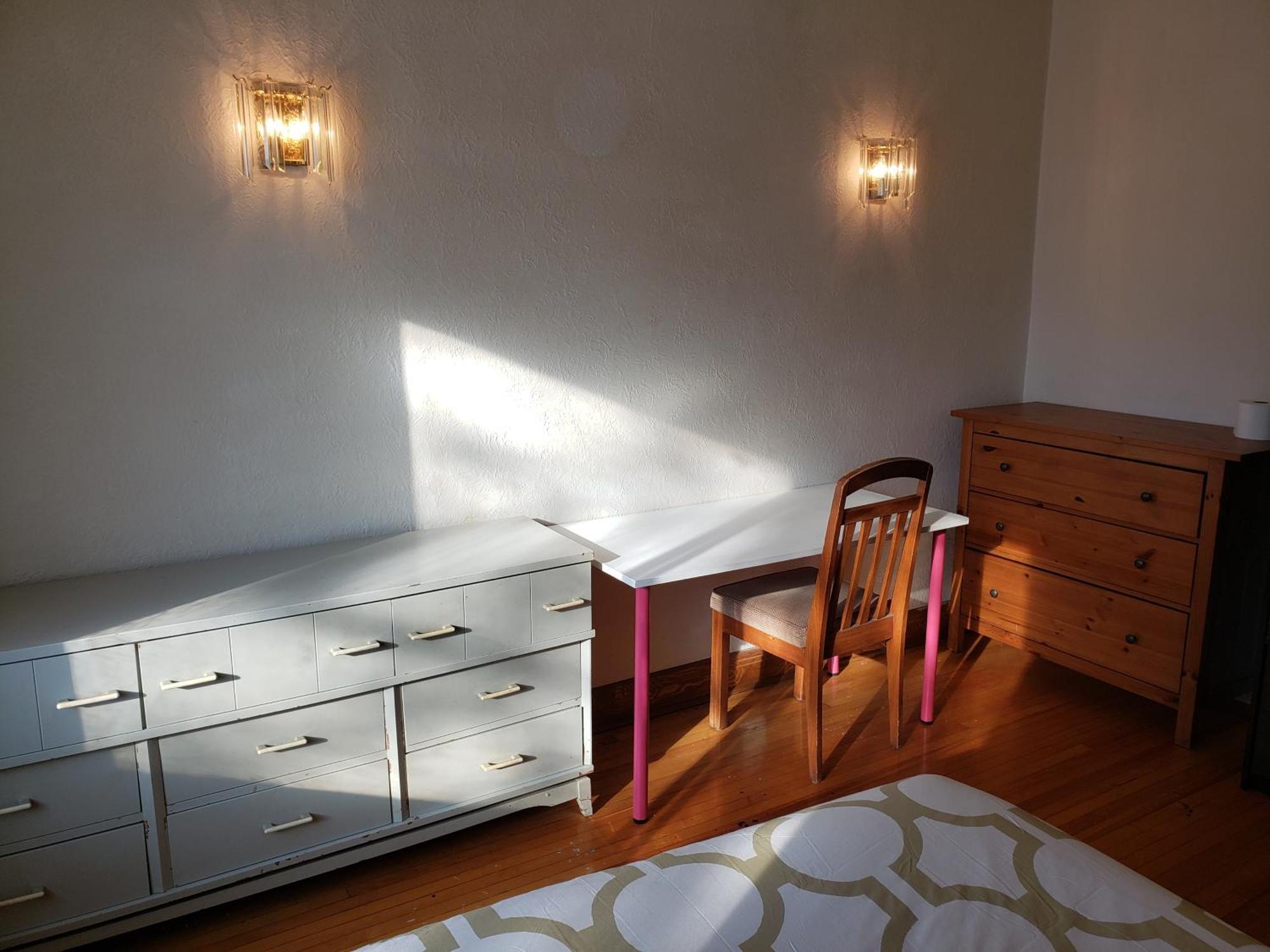 Bright Near Metro Monk Station With Self Check-in Montreal