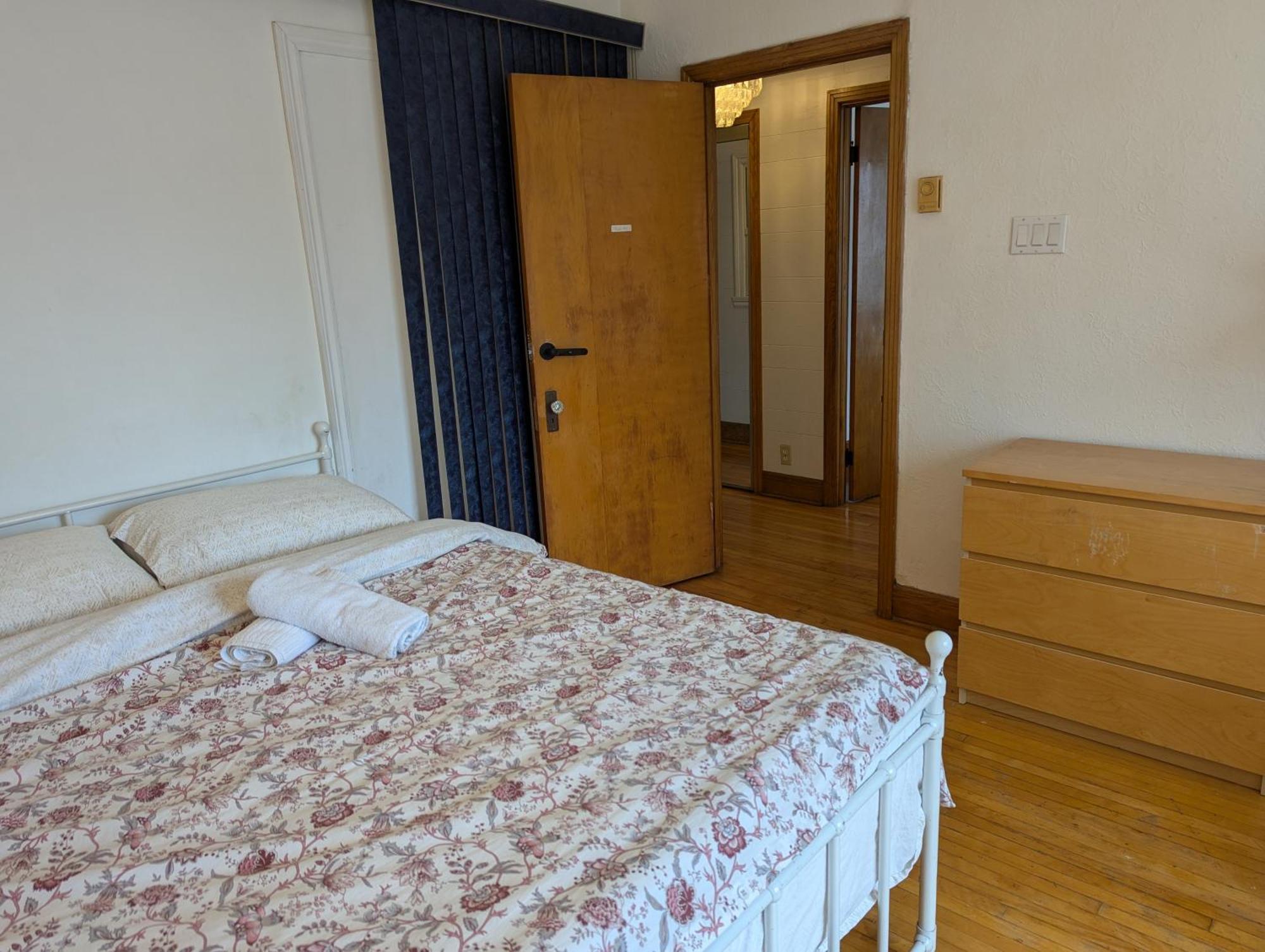 Bright Near Metro Monk Station With Self Check-in *