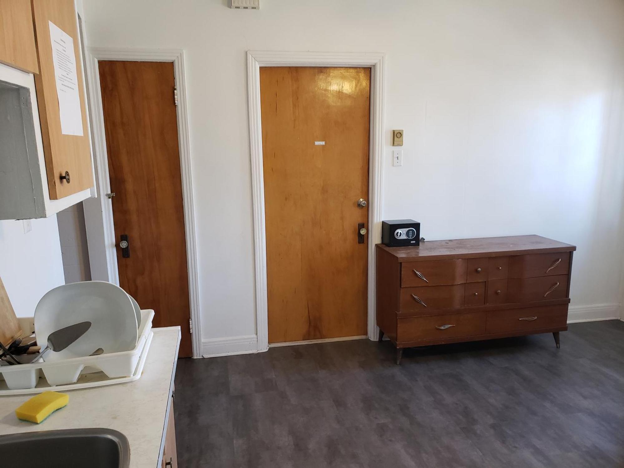 Bright Near Metro Monk Station With Self Check-in Guest house