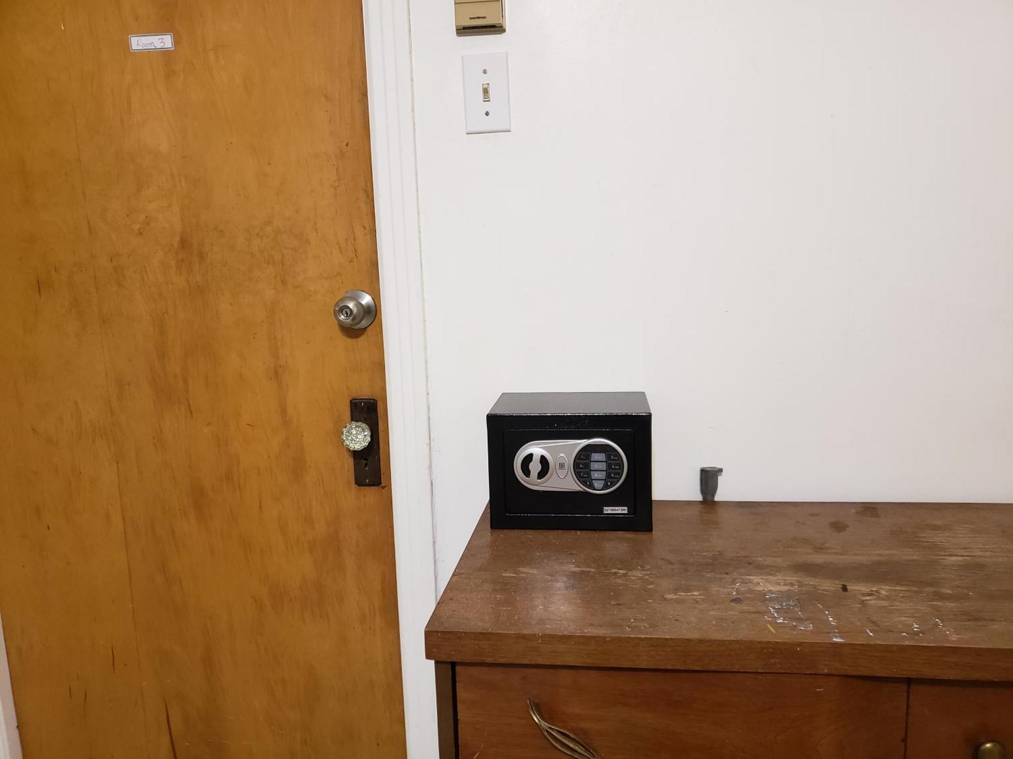 Bright Near Metro Monk Station With Self Check-in * Montreal