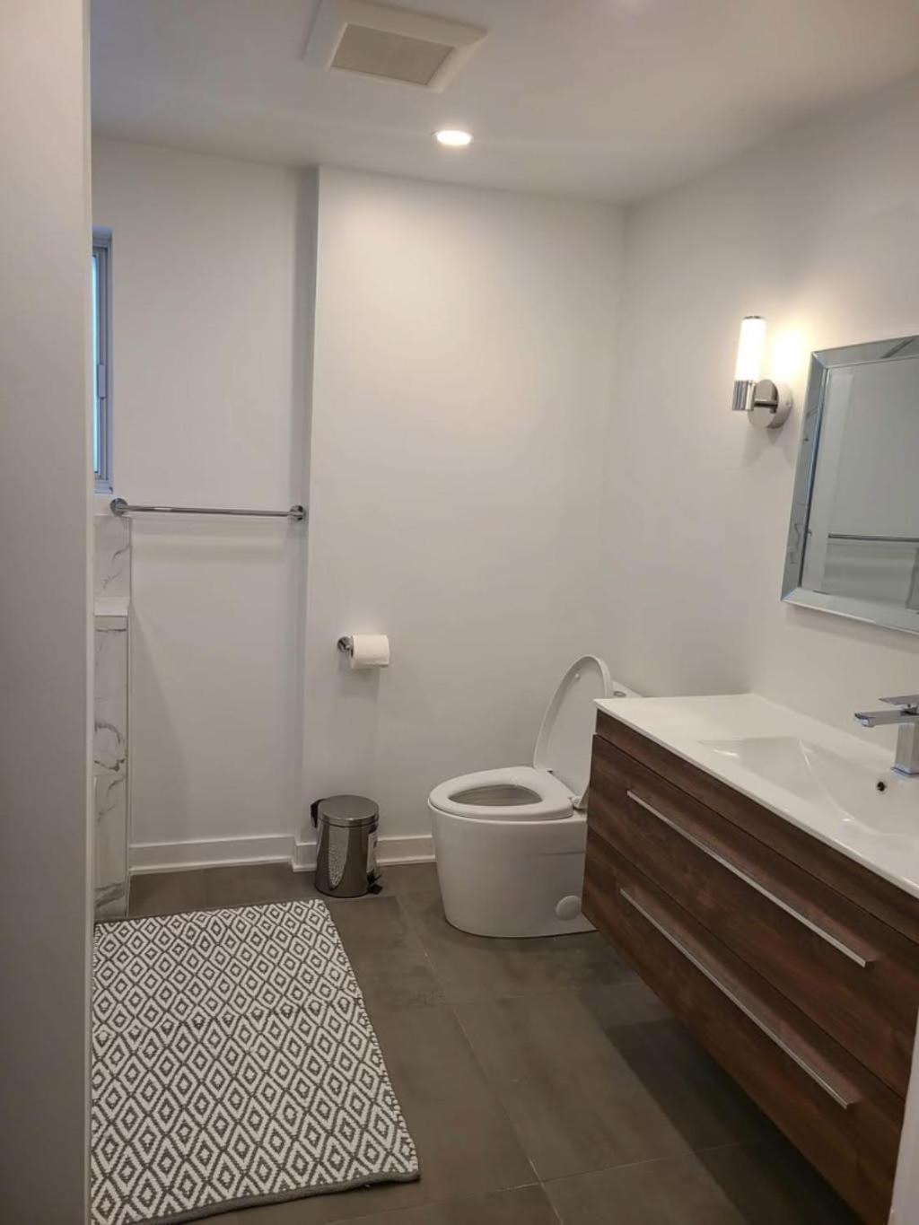 Spacious 3br Retreat In Vibrant Montreal, Parks, Dining & Culture