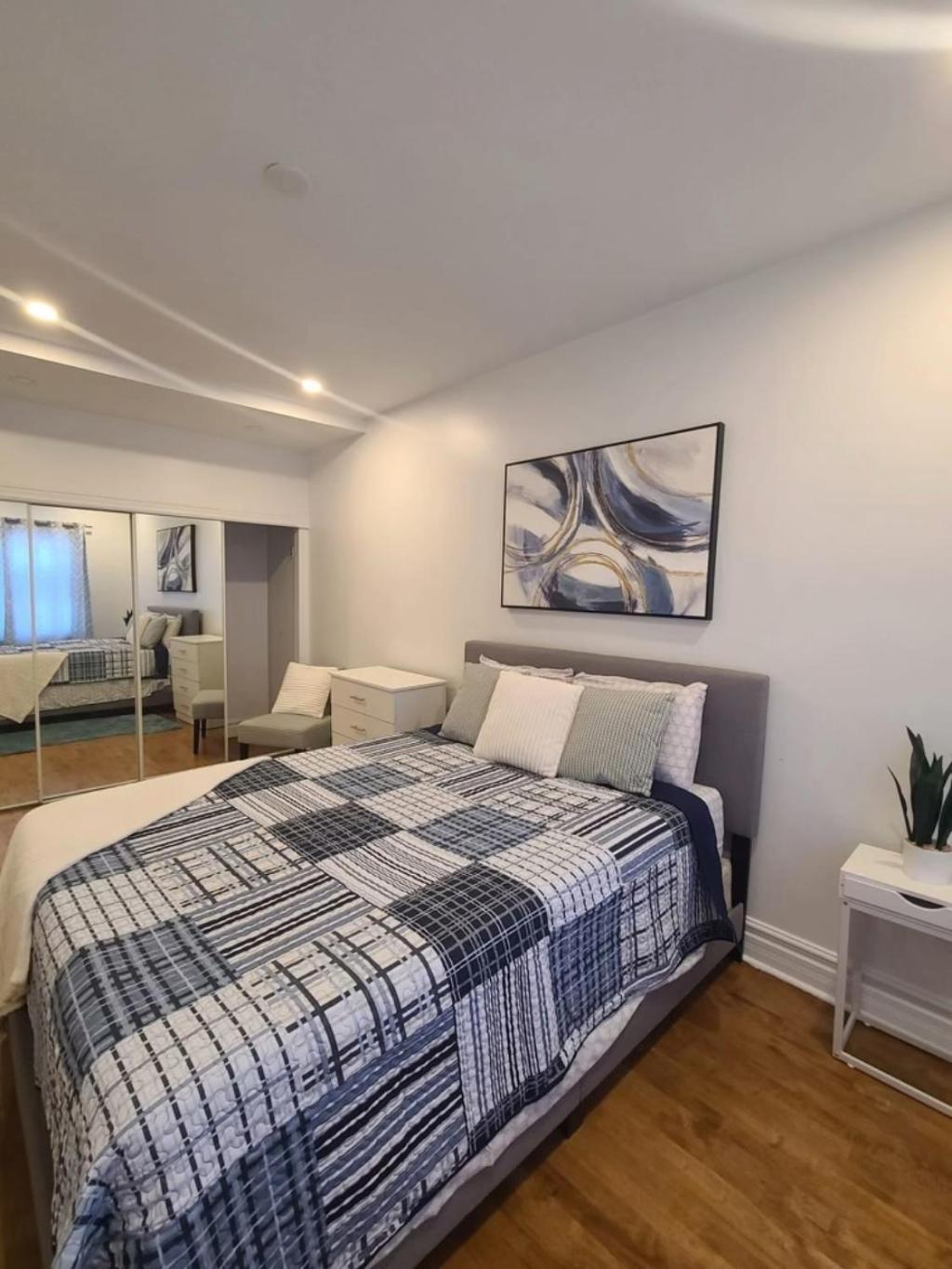 Spacious 3br Retreat In Vibrant Montreal, Parks, Dining & Culture * Montreal