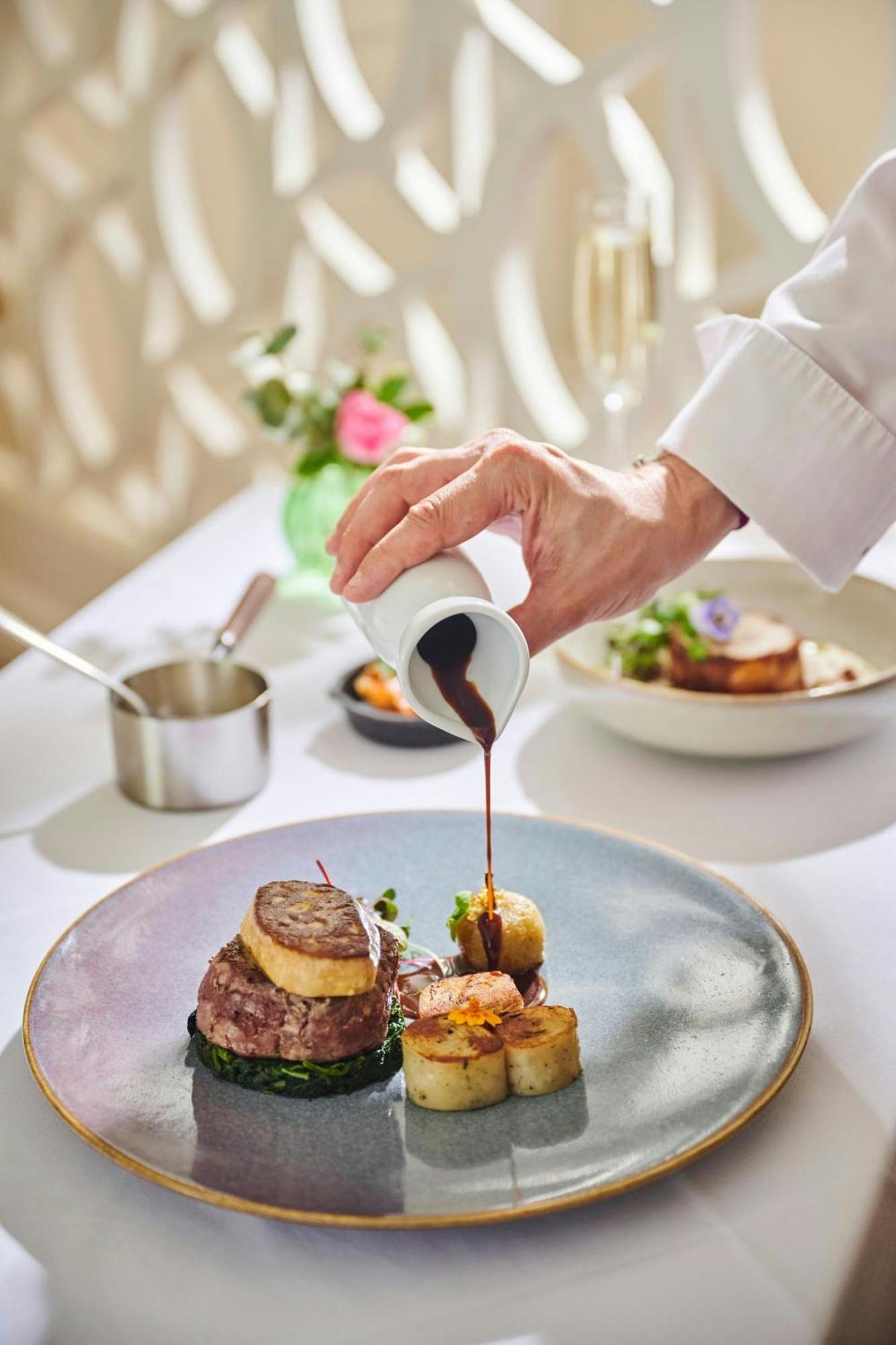 The Ritz-carlton, Hotel