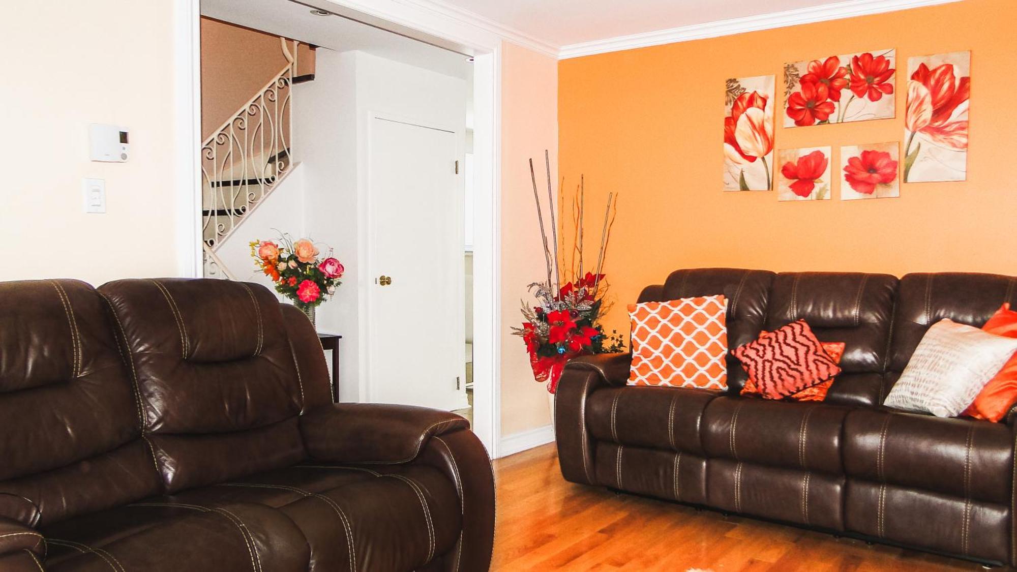 Spacious House Near Downtown Mtl Holiday home *