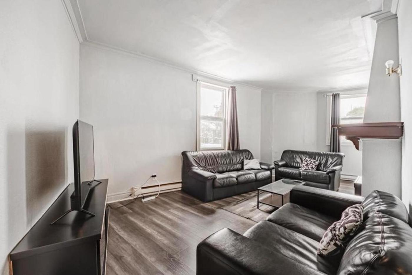 Spacious 3 Bedroom In Lasalle *