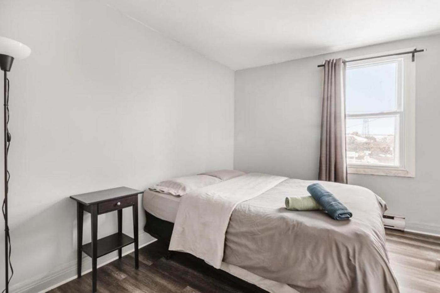 Spacious 3 Bedroom In Lasalle *