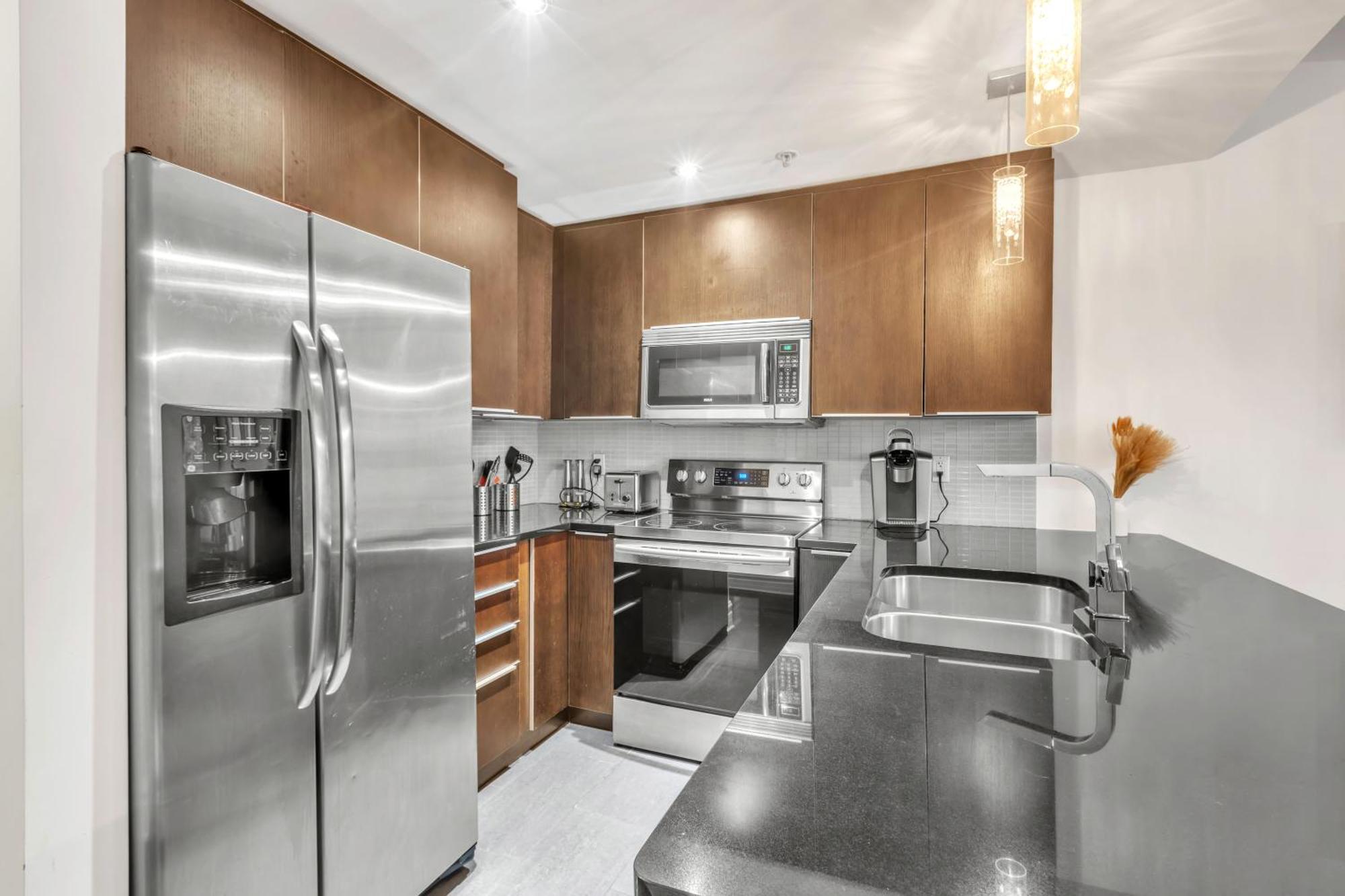 Luxurious 2 Bedroom 2 Bathroom Downtown