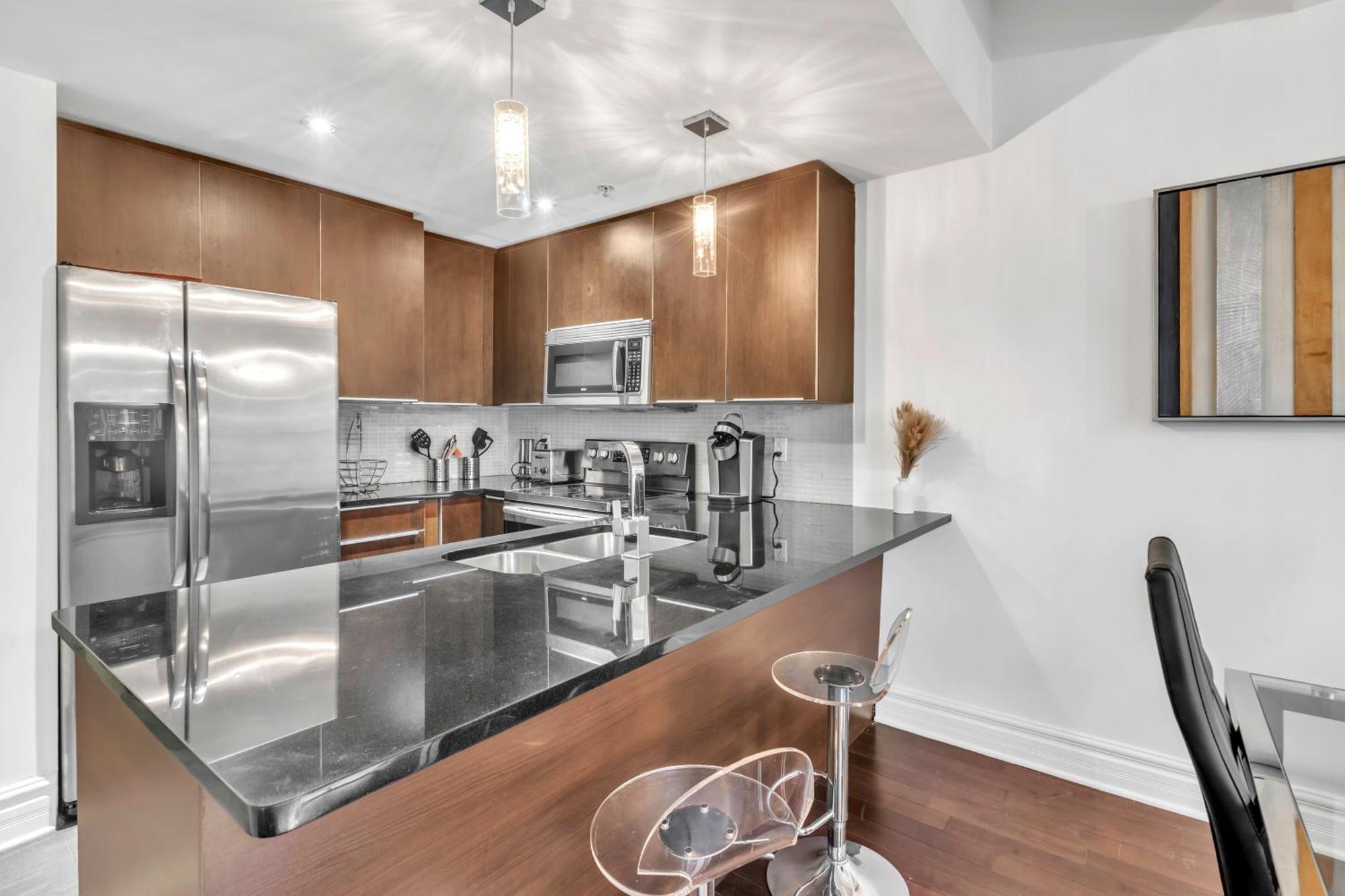 Luxurious 2 Bedroom 2 Bathroom Downtown * Montreal