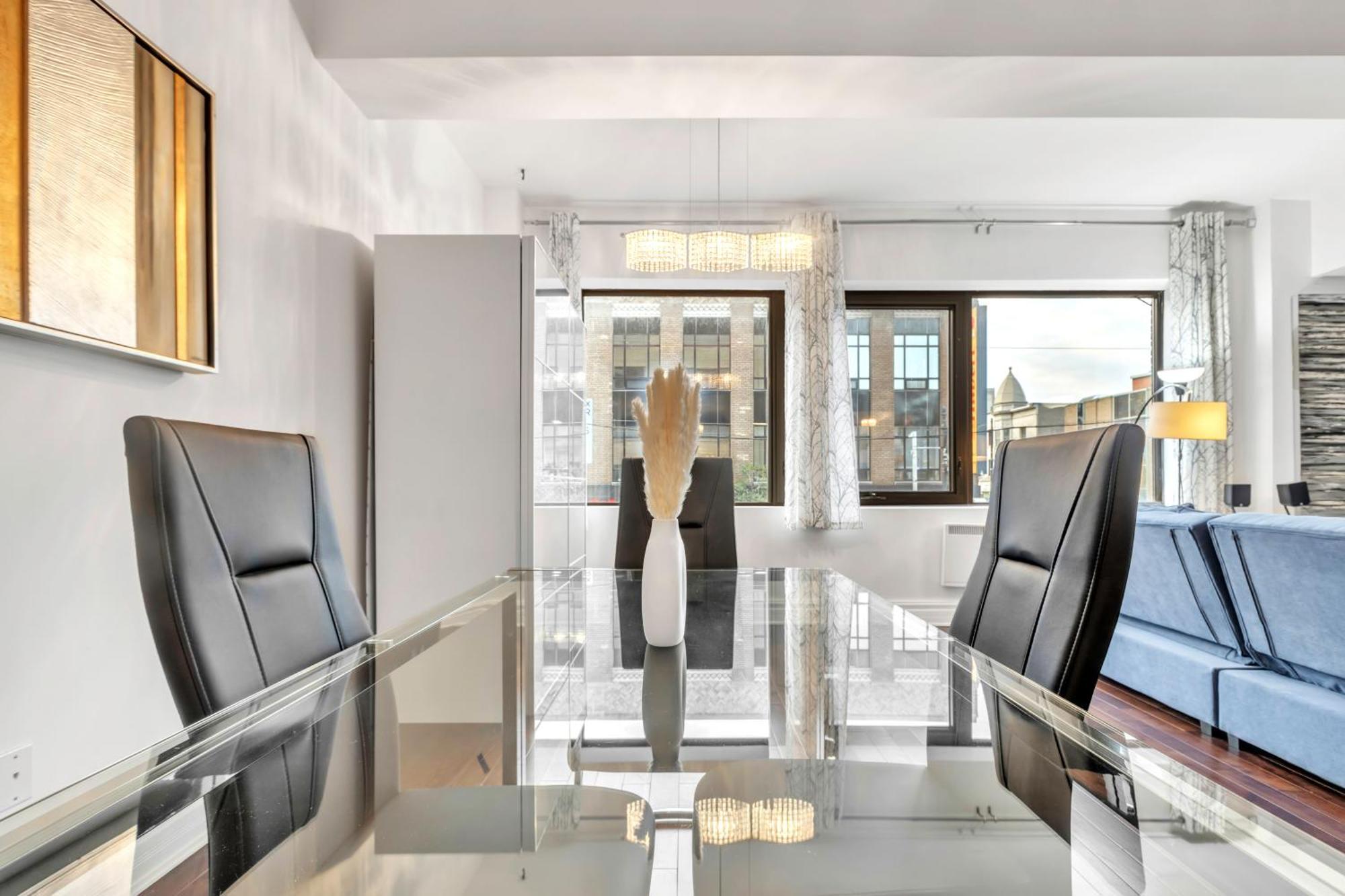 Luxurious 2 Bedroom 2 Bathroom Downtown *