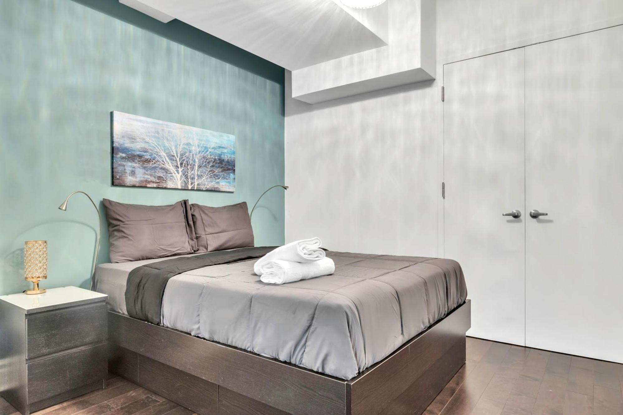 Luxurious 2 Bedroom 2 Bathroom Downtown