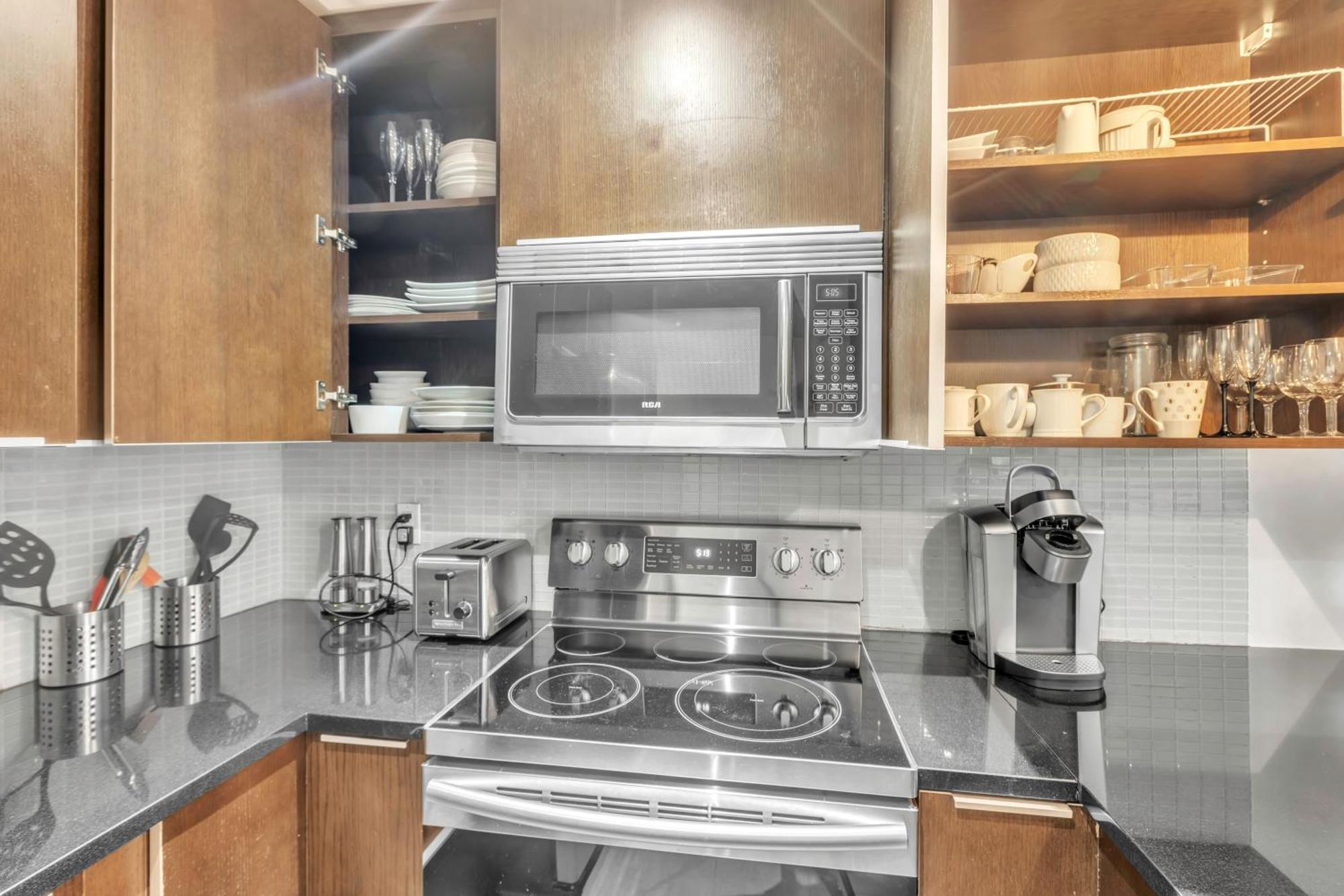Apartment Luxurious 2 Bedroom 2 Bathroom Downtown