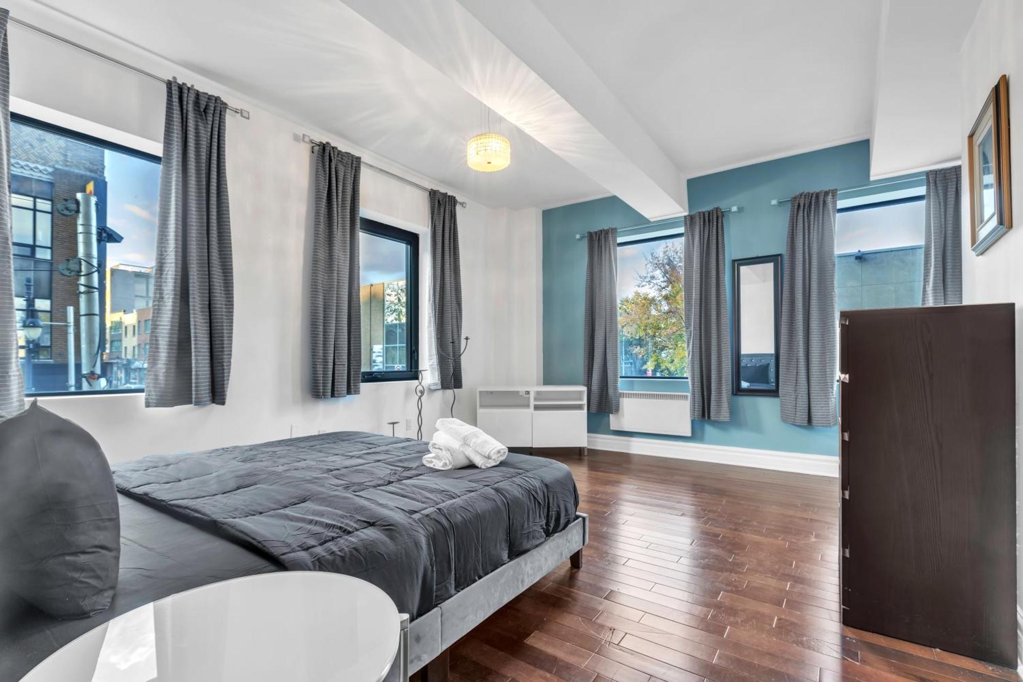 Apartment Luxurious 2 Bedroom 2 Bathroom Downtown *