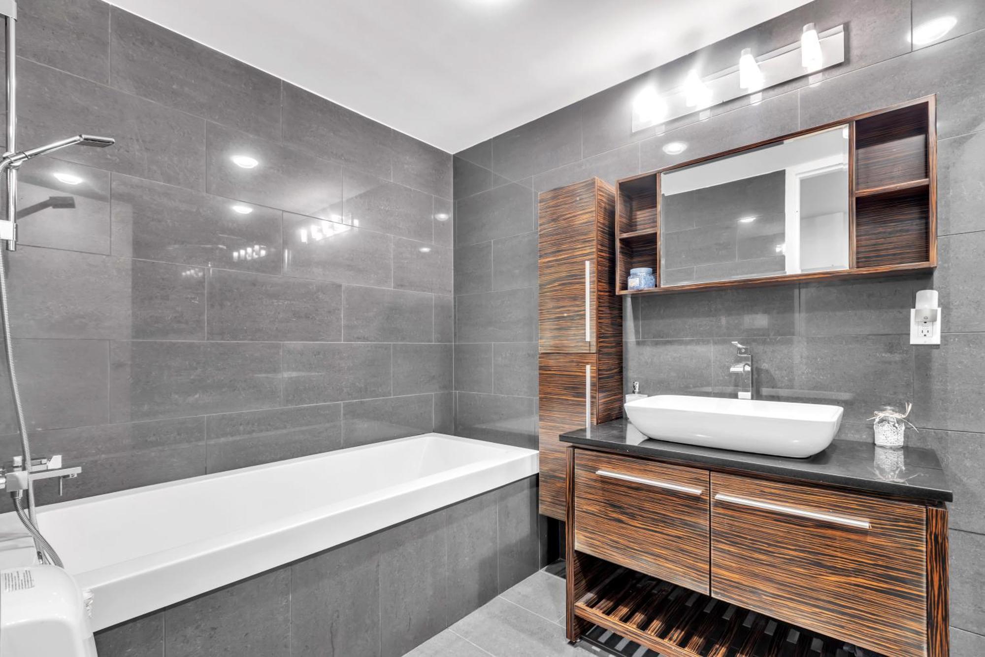 Luxurious 2 Bedroom 2 Bathroom Downtown Apartment