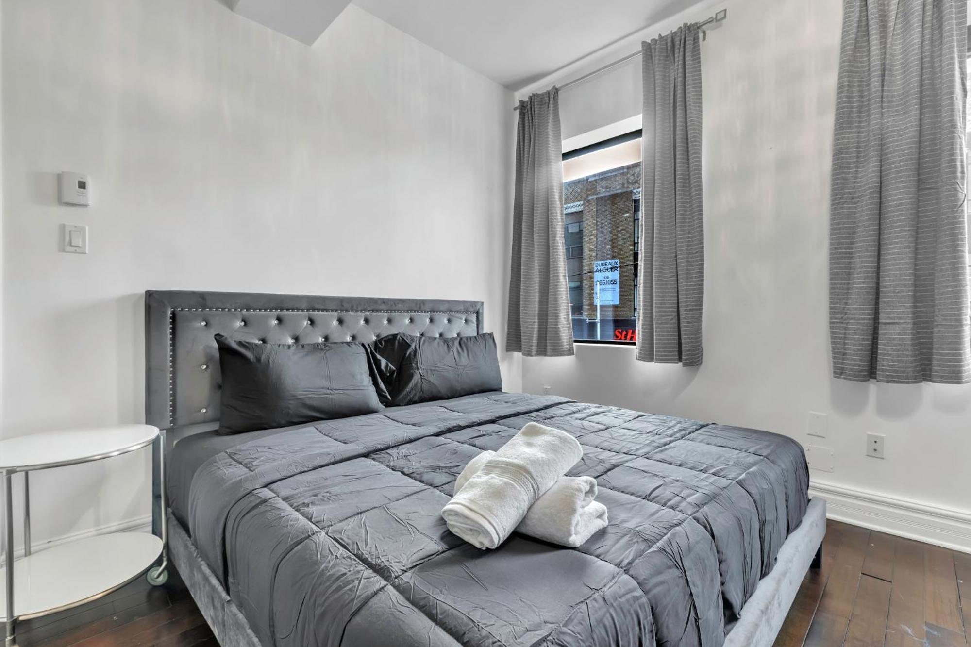 Apartment Luxurious 2 Bedroom 2 Bathroom Downtown
