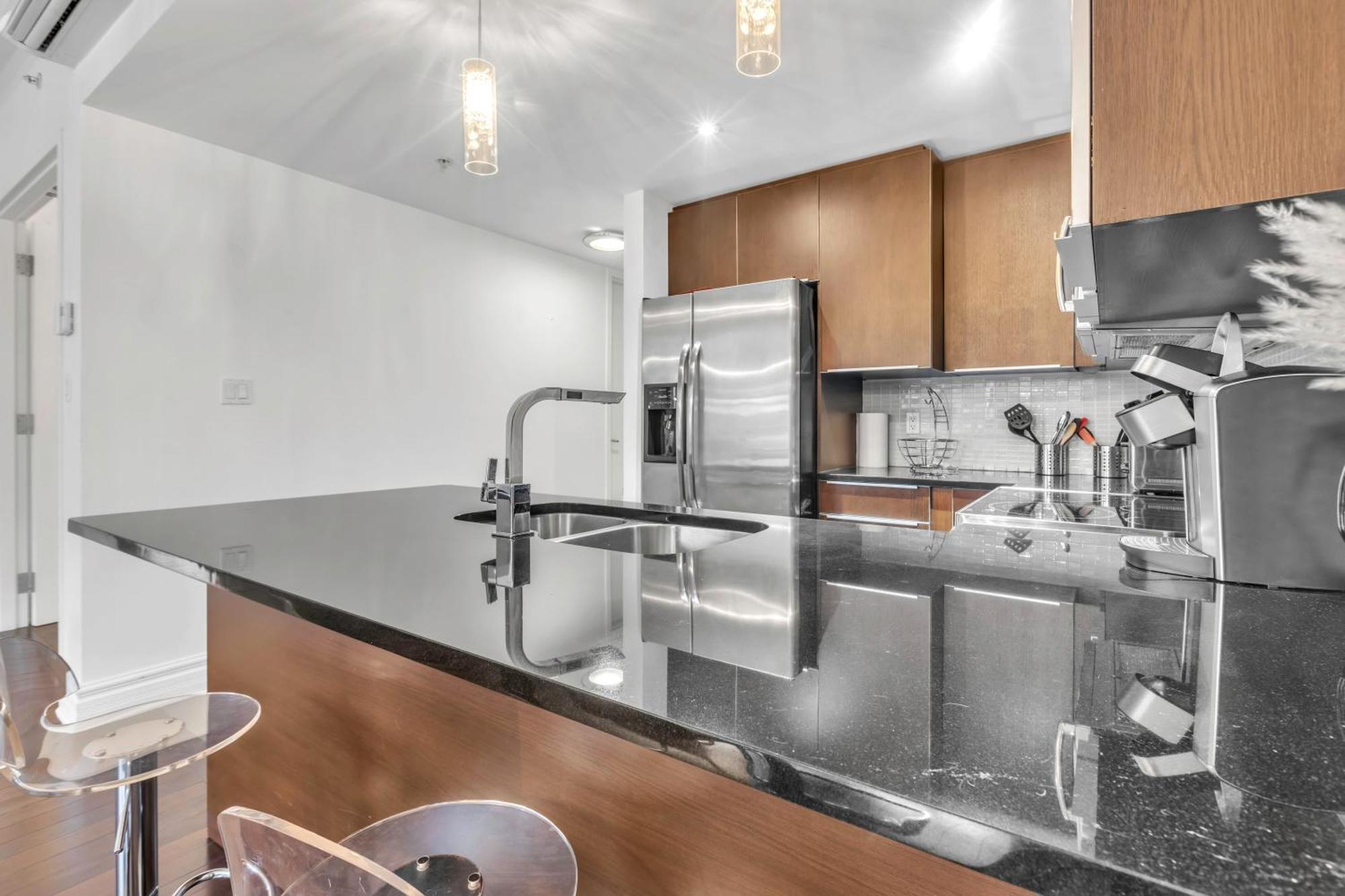 Luxurious 2 Bedroom 2 Bathroom Downtown Montreal