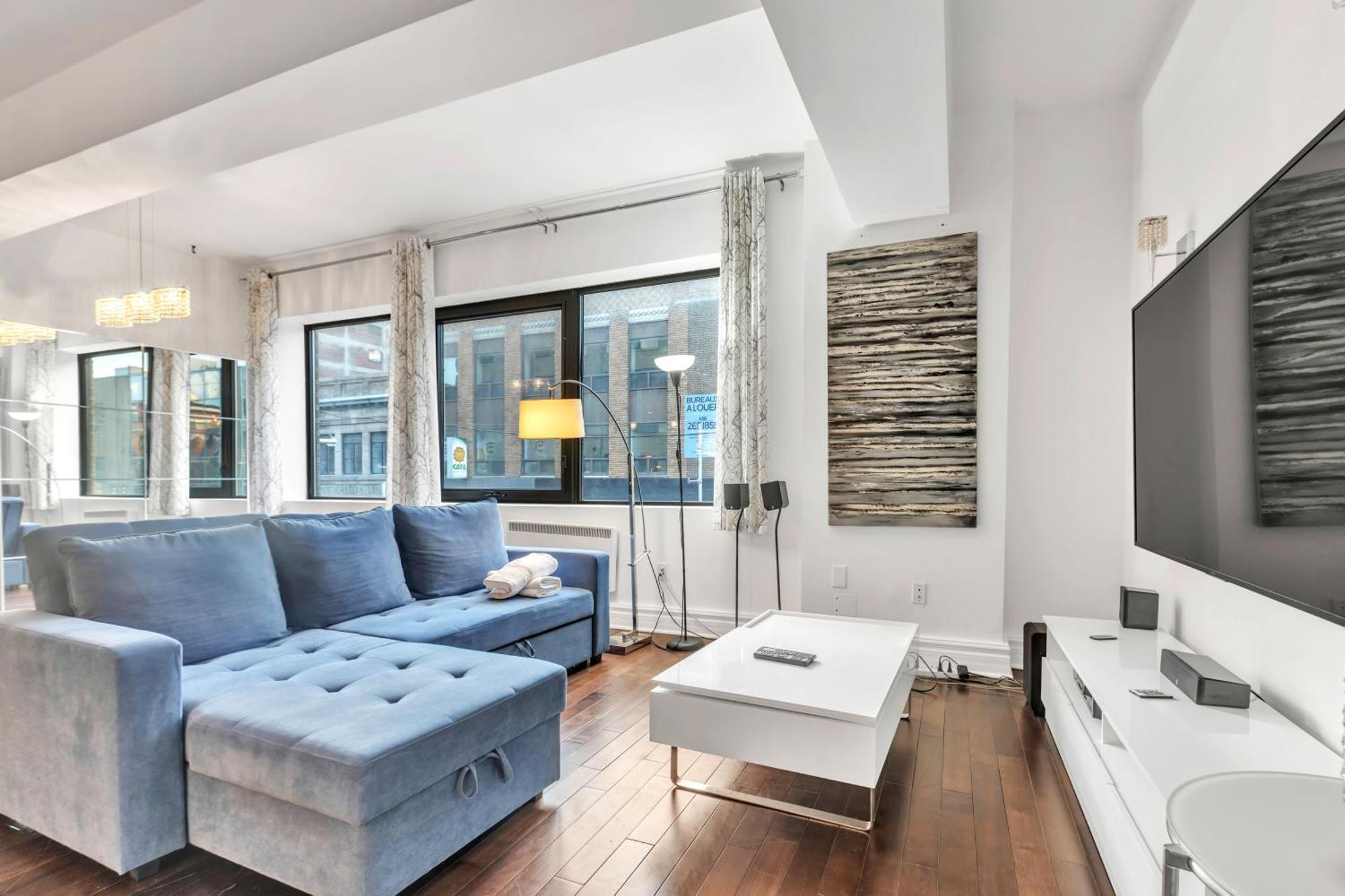 Luxurious 2 Bedroom 2 Bathroom Downtown Apartment *