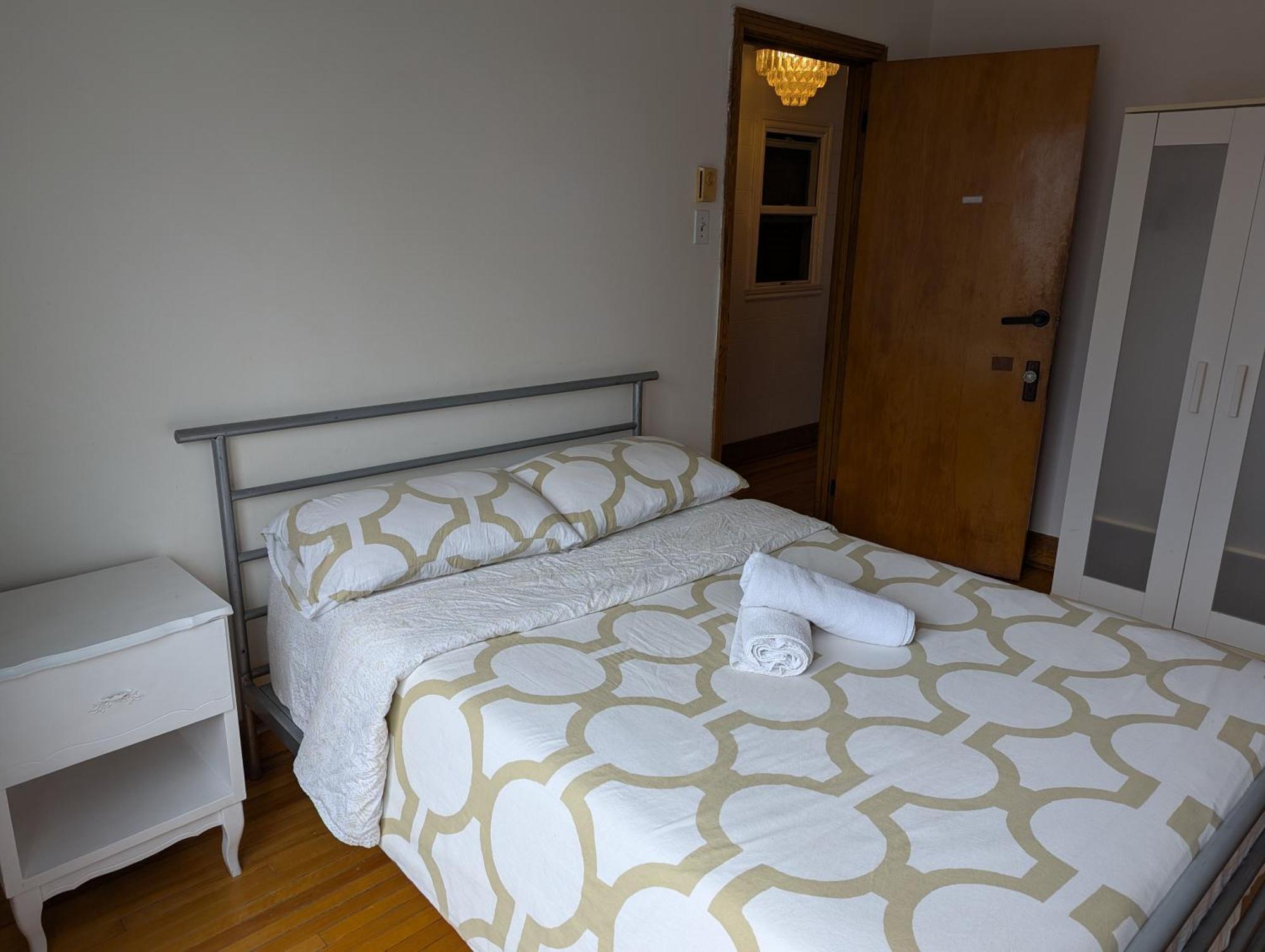 Bright Near Metro Monk Station With Self Check-in *