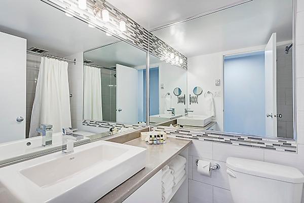 One Bedroom Oasis Steps Away From Mount Royal Apartment *