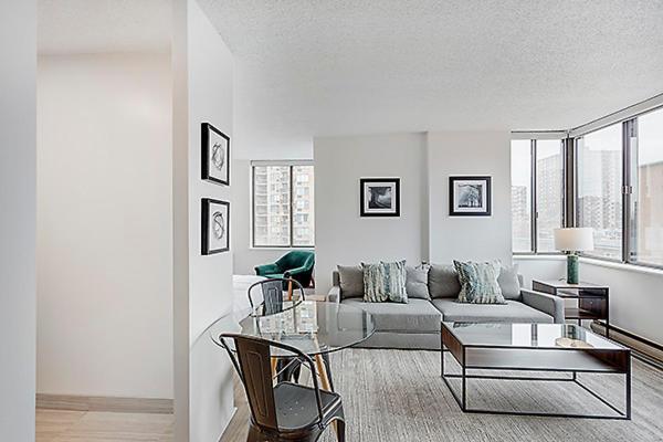 One Bedroom Oasis Steps Away From Mount Royal Apartment