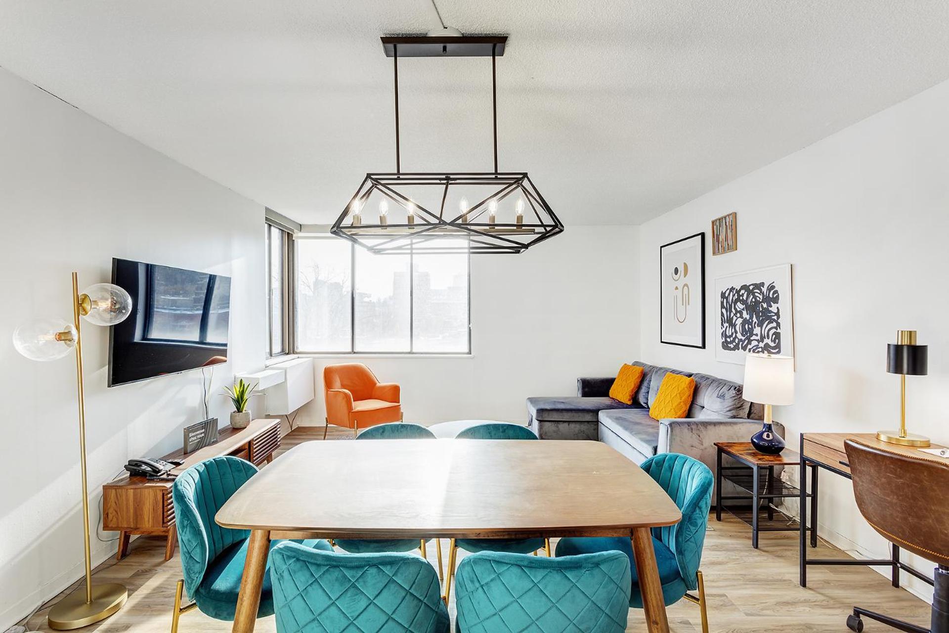 One Bedroom Oasis Steps Away From Mount Royal Apartment