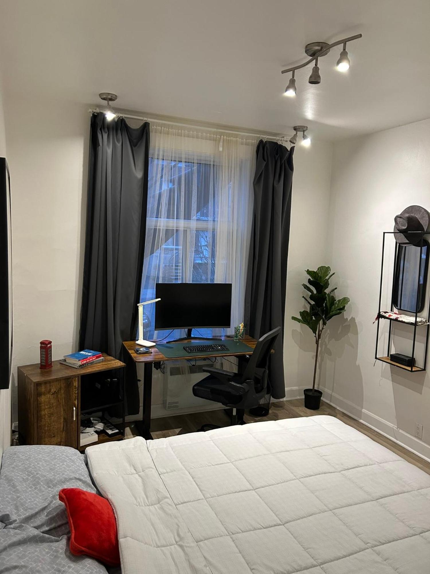 Charming 2-bedroom With Garden Near Metro Station & Canal Lachine Apartment