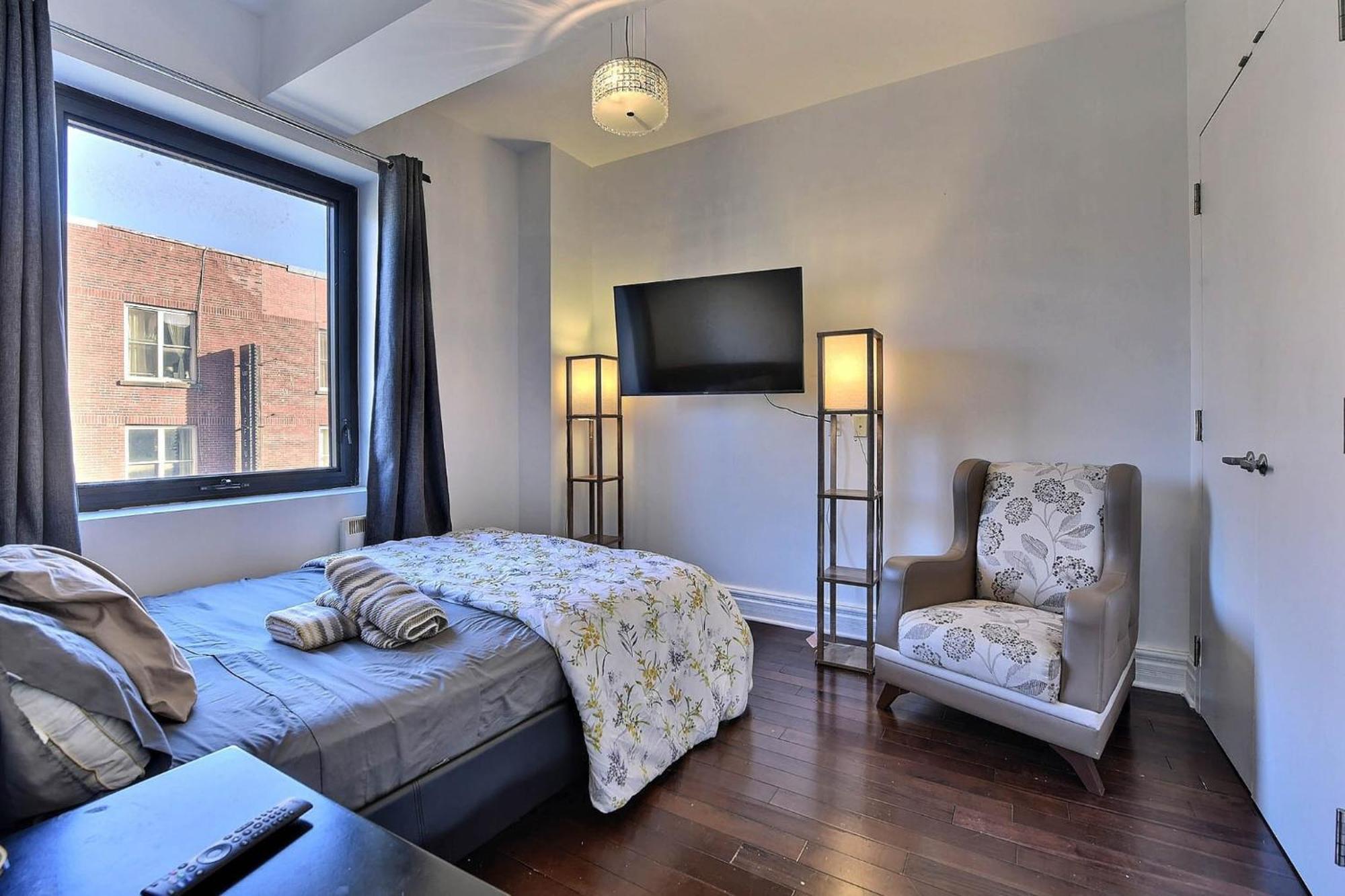 Apartment Chic Downtown 2 Bed 2 Bath Free Indoor Parking *