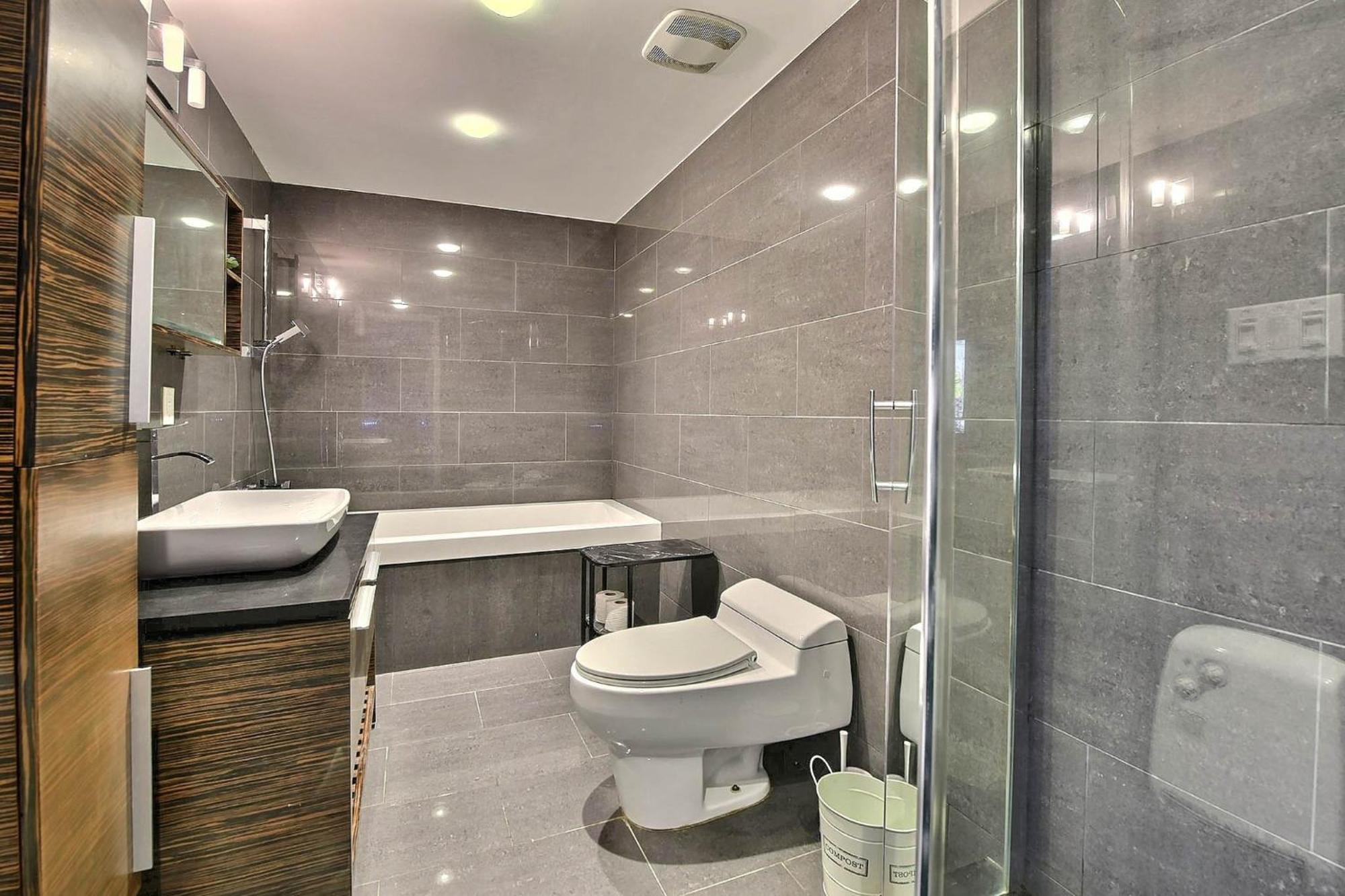 Chic Downtown 2 Bed 2 Bath Free Indoor Parking Montreal