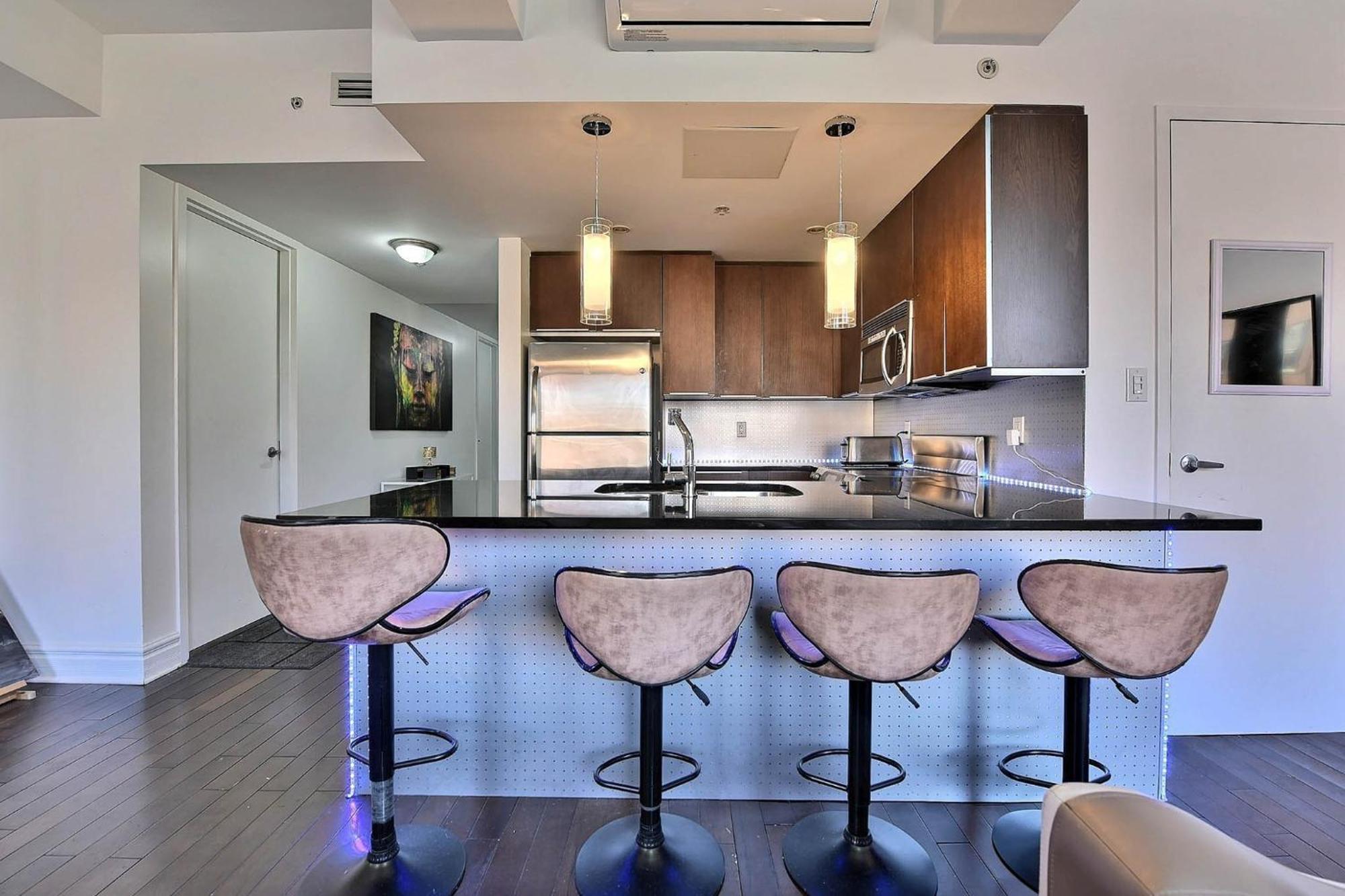 Apartment Chic Downtown 2 Bed 2 Bath Free Indoor Parking