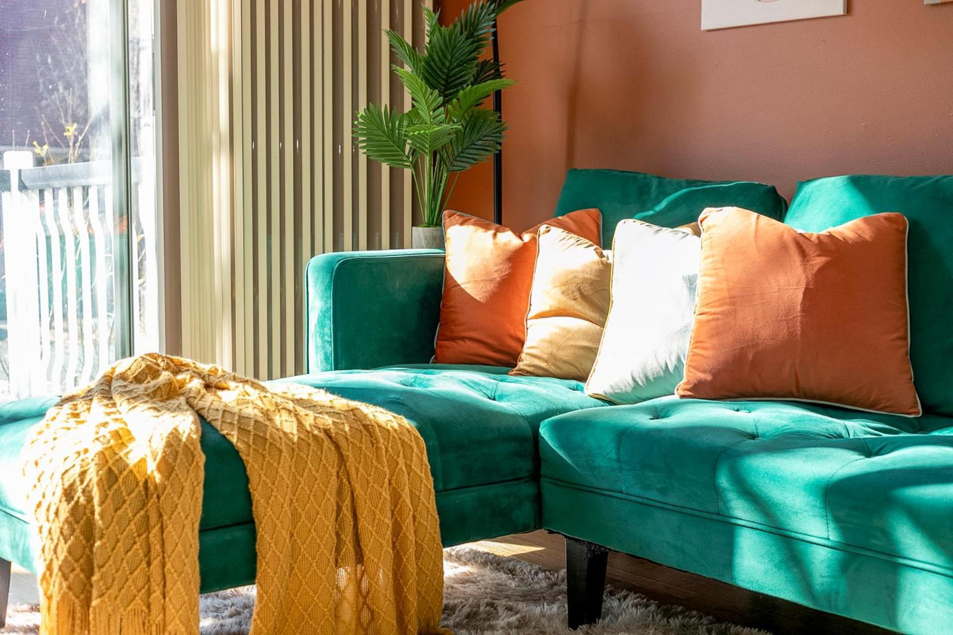 Apartment Cozy Entire Apartment-3min Walk To Metro-free Parking-botanical Garden-biodome *