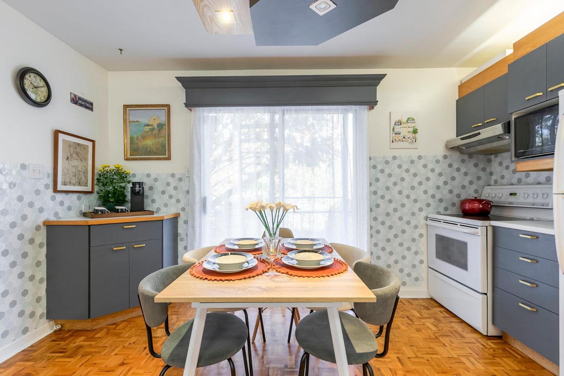 Cozy Entire Apartment-3min Walk To Metro-free Parking-botanical Garden-biodome Apartment *