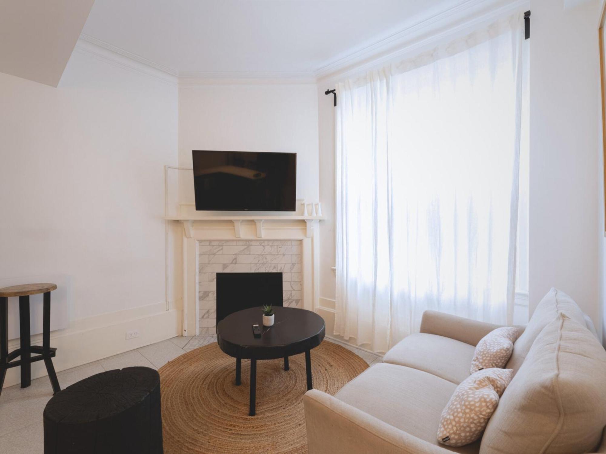 Ch-apartments, Downtown Apartment