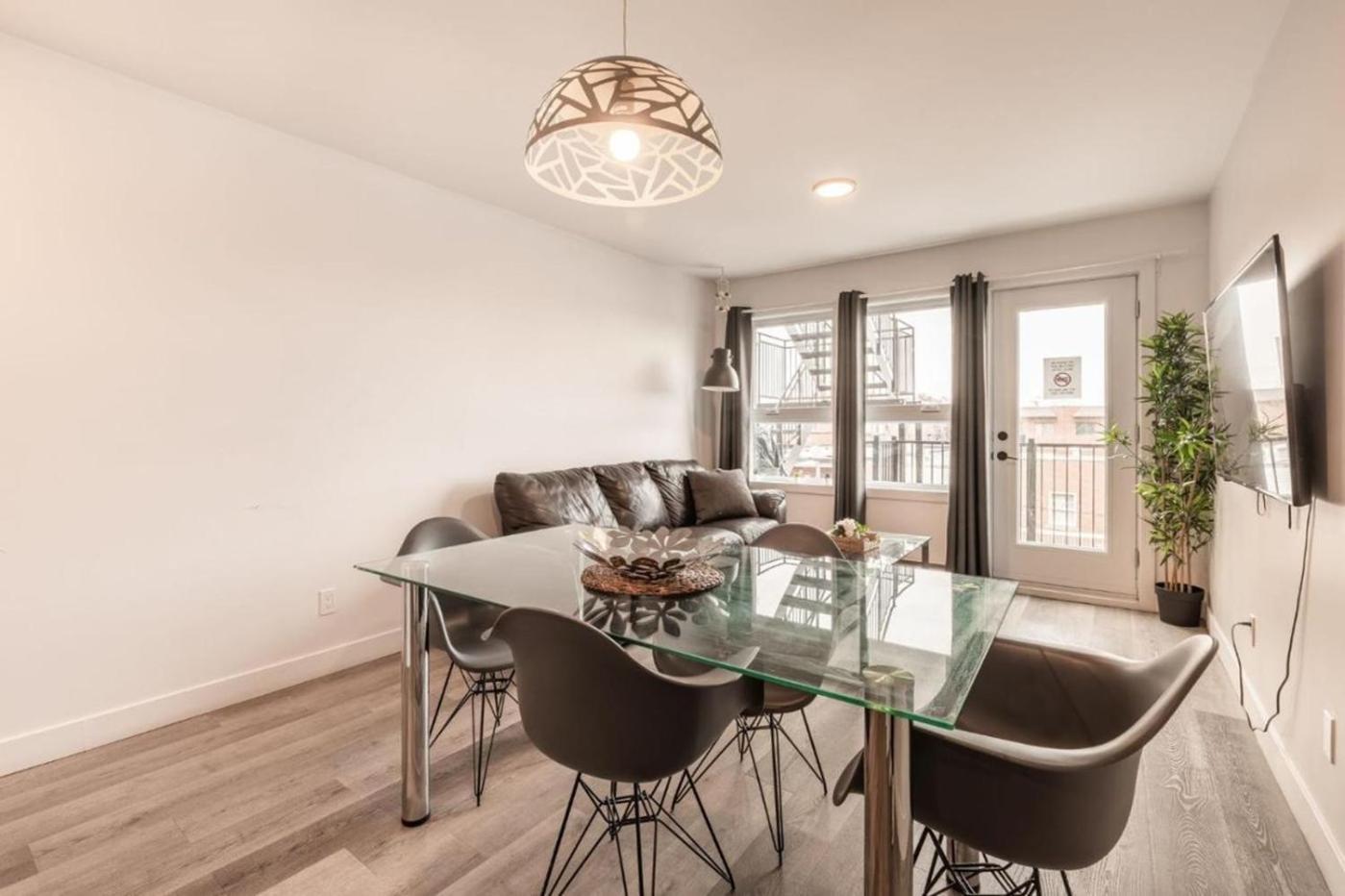 Stylish Two-story With 2 Bedrooms 1108