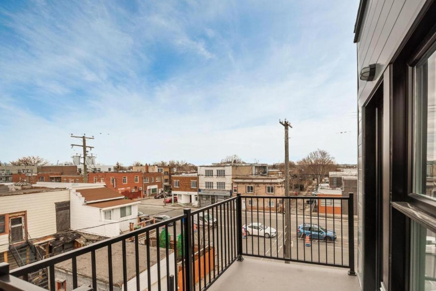 Stylish Two-story With 2 Bedrooms 1108 Apartment