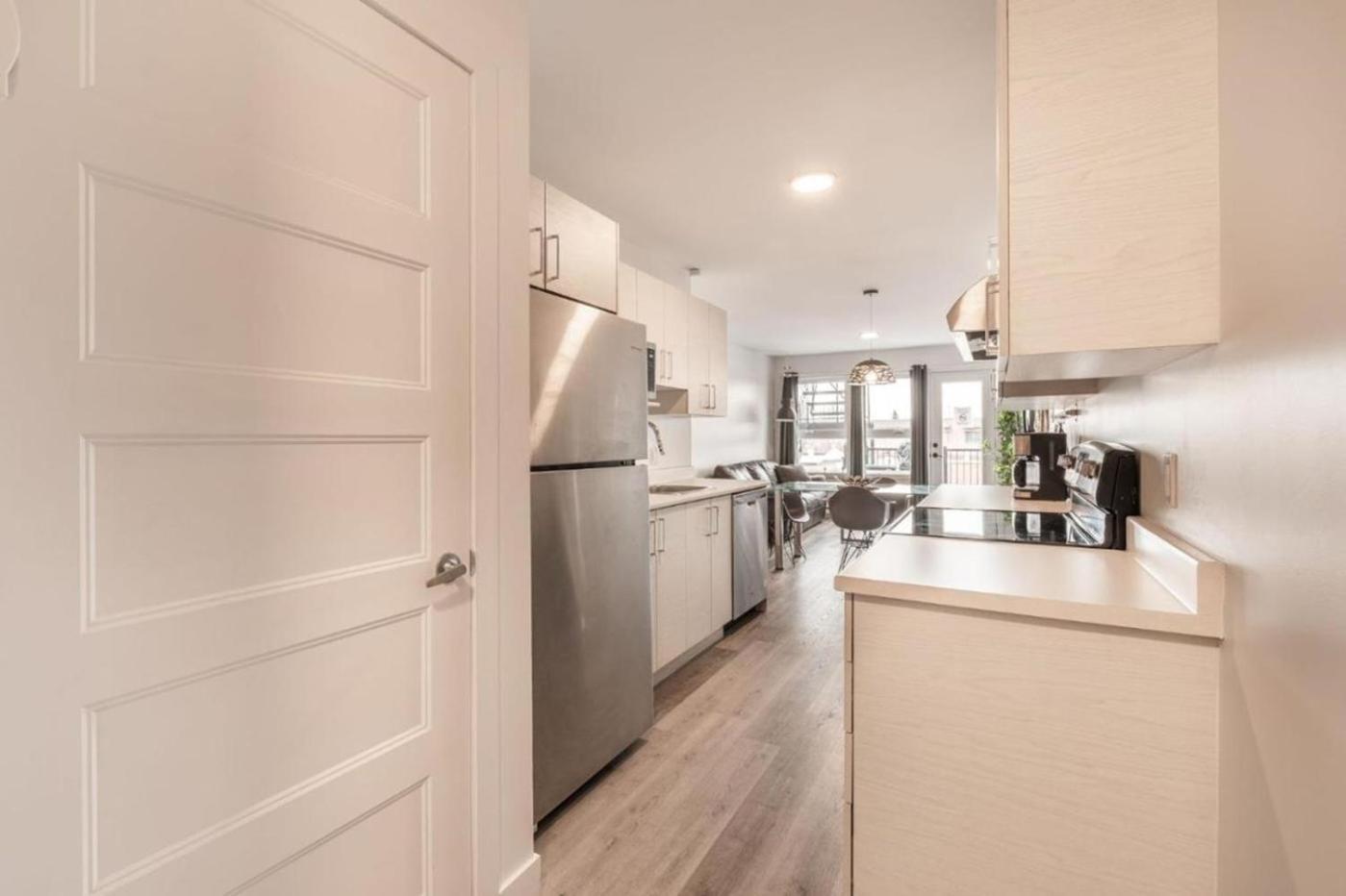 Stylish Two-story With 2 Bedrooms 1108 *