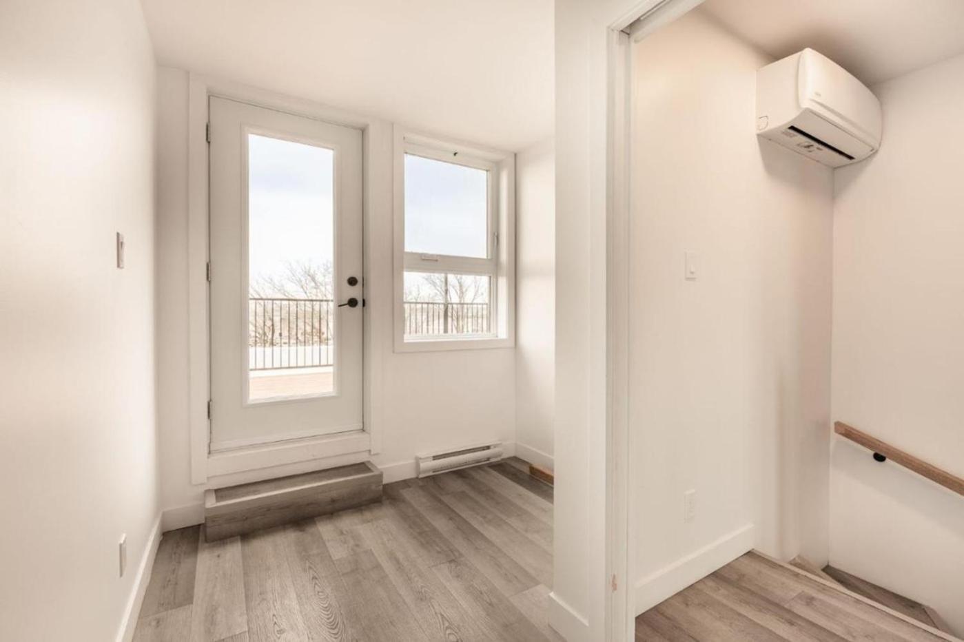 Stylish Two-story With 2 Bedrooms 1108 * Montreal