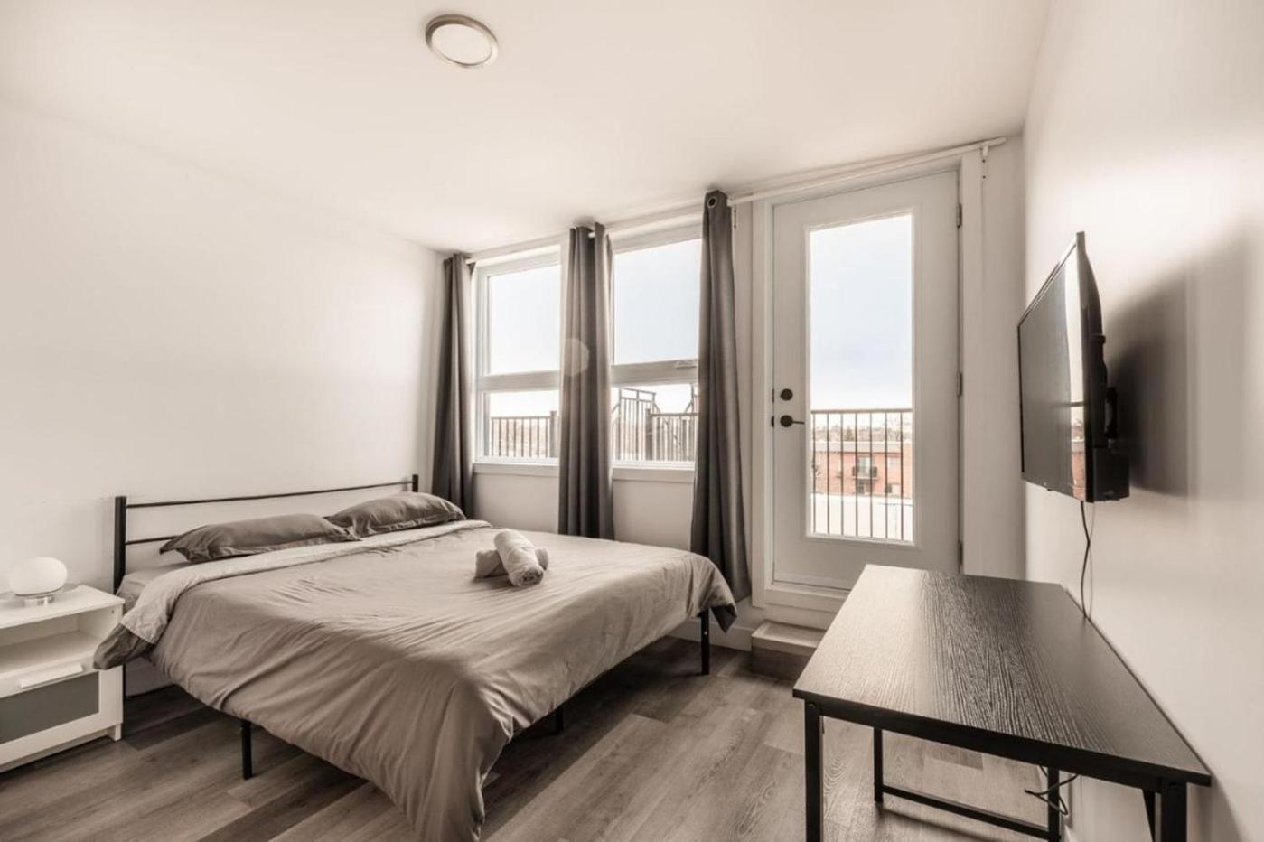 Stylish Two-story With 2 Bedrooms 1108 Apartment
