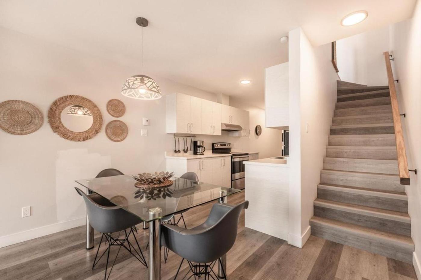 Apartment Stylish Two-story With 2 Bedrooms 1108 Montreal
