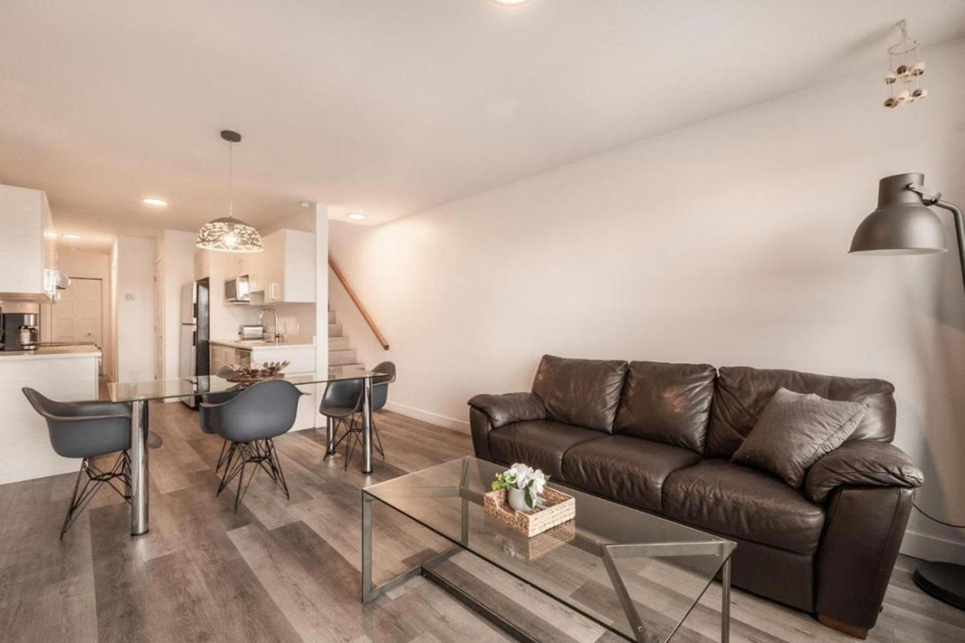 Apartment Stylish Two-story With 2 Bedrooms 1108 *