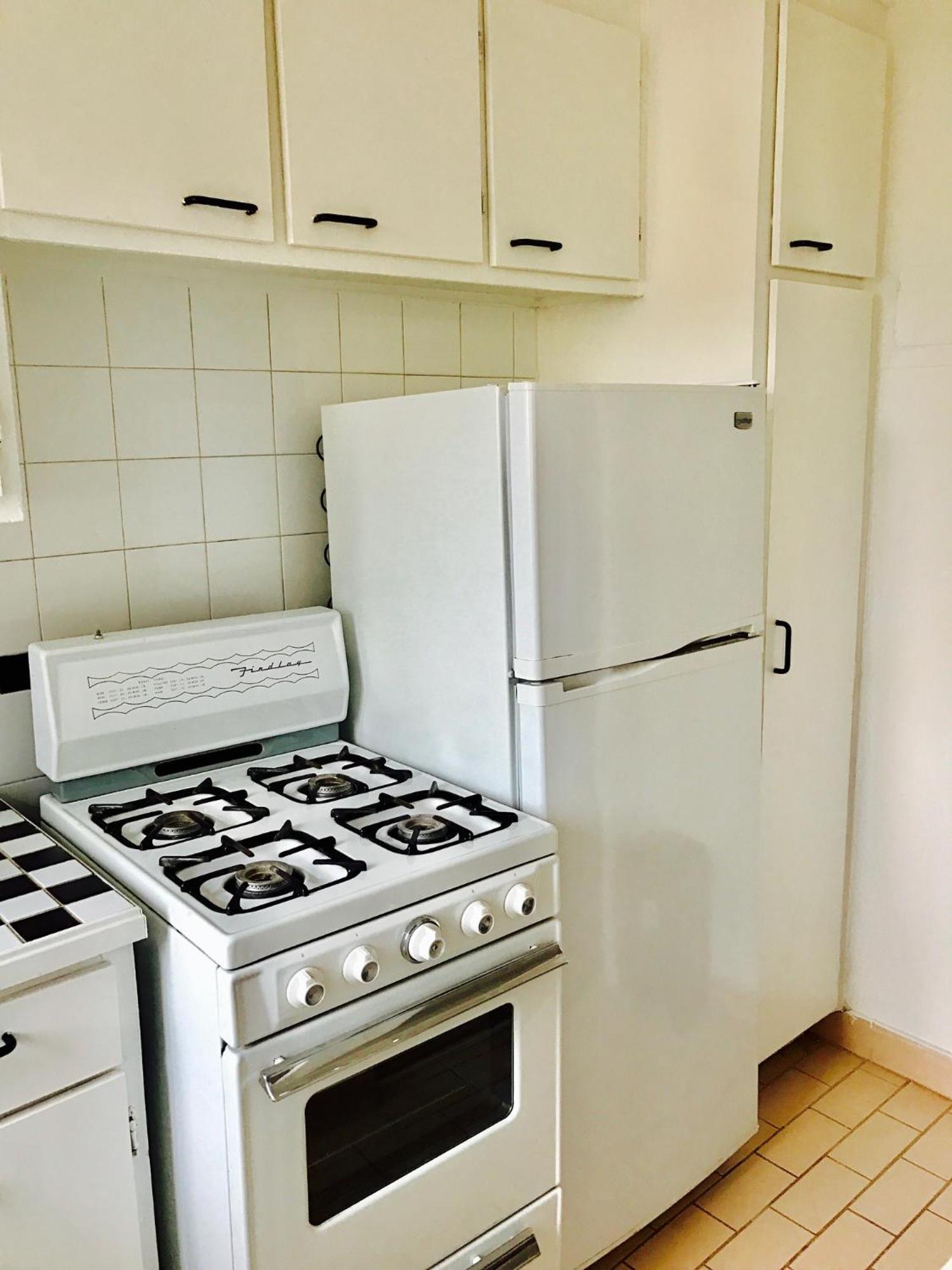 Apartment Stylish Apartment: Comfortable In The Golden Square Mile *